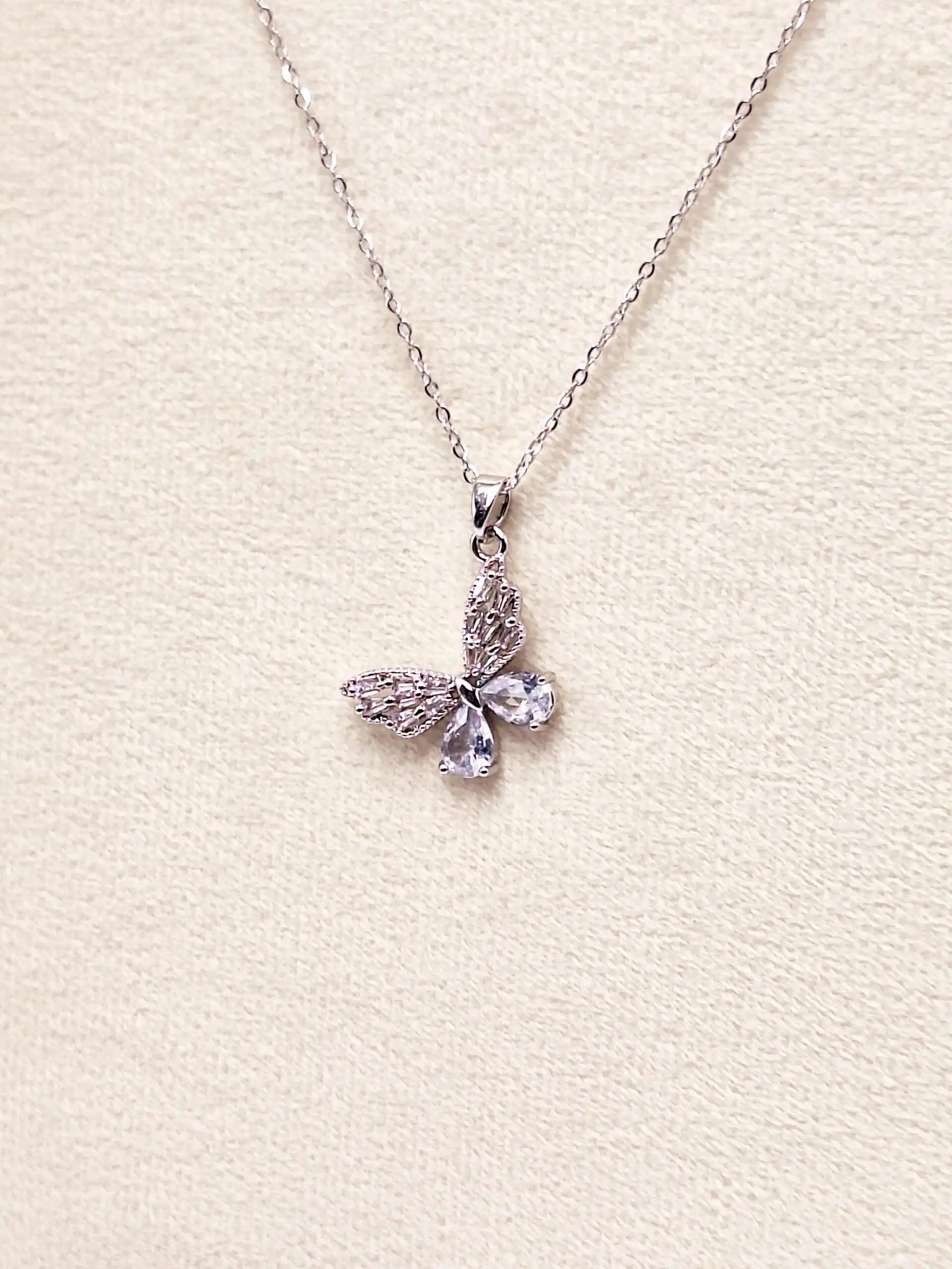 گردنبند بال پروانه نگین دار استیل