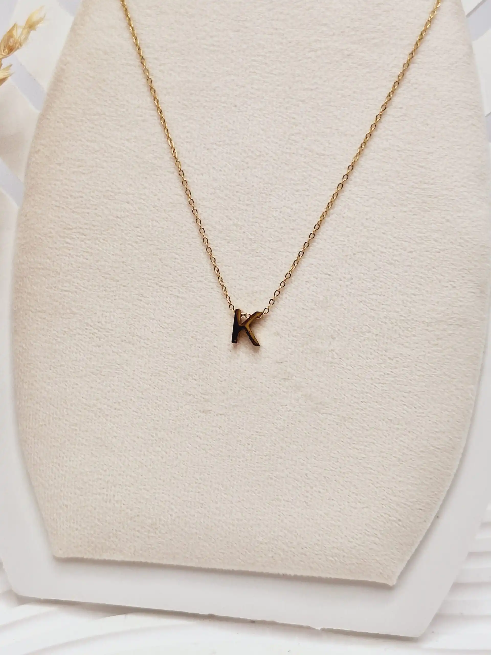 گردنبند حروف K رنگ طلایی