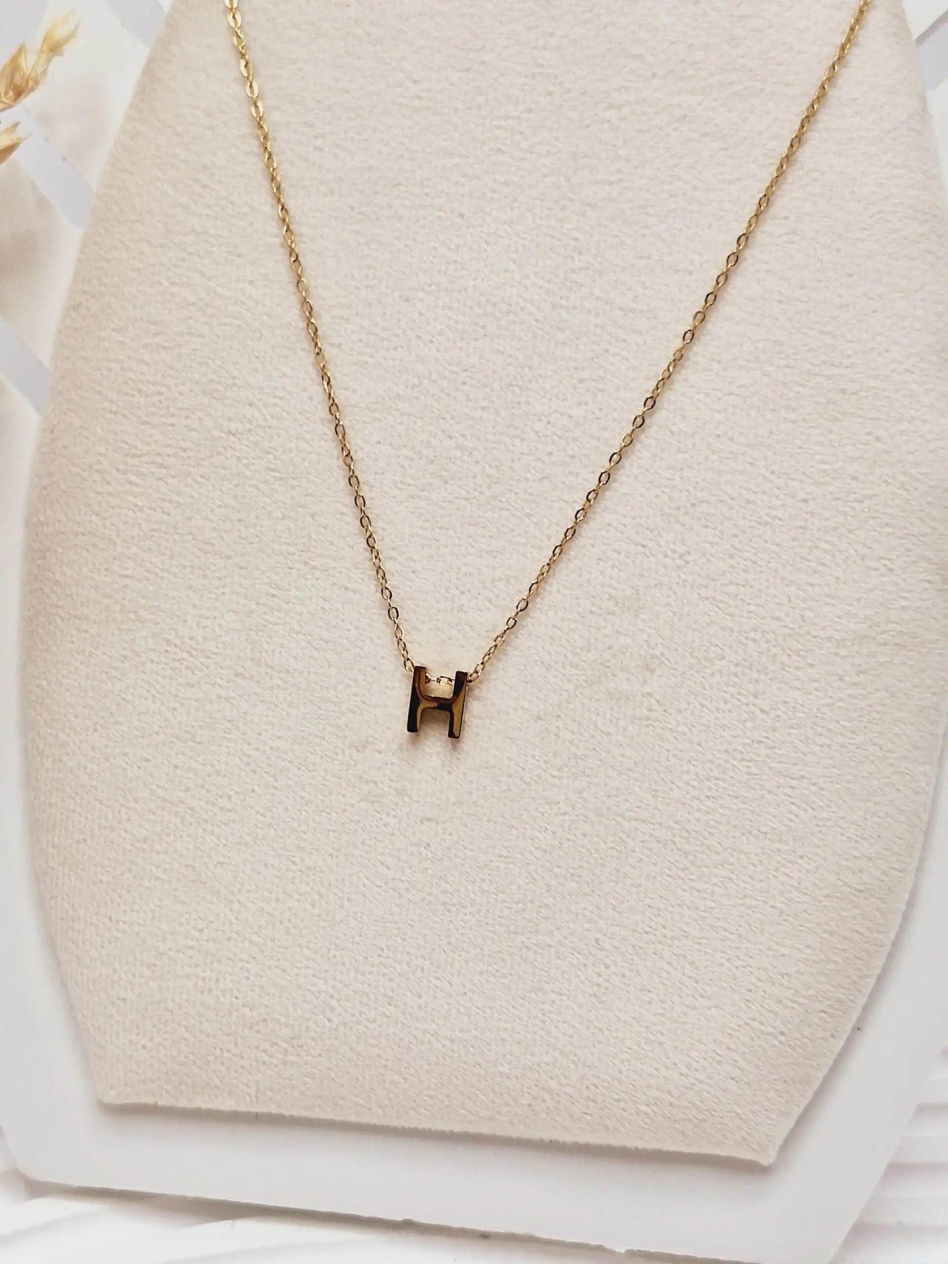 گردنبند حروف H رنگ طلایی