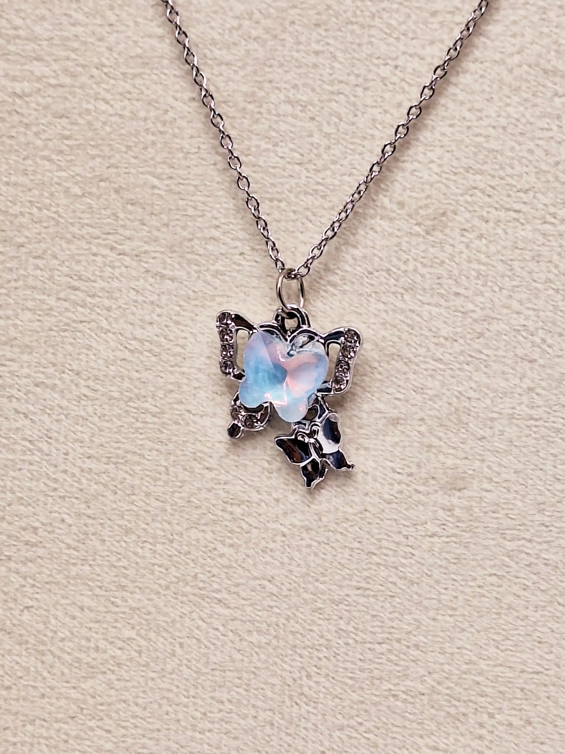 گردنبند پینترستی پروانه آویز دار شاین آسمانی