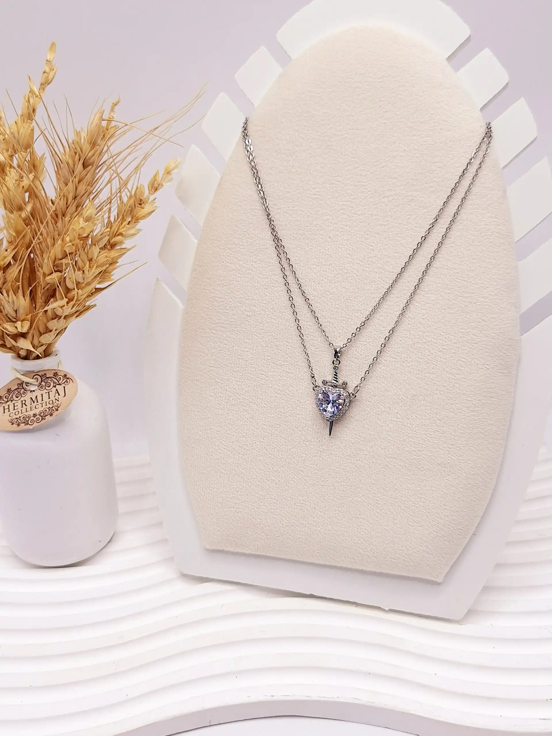 گردنبند پینترستی طرح قلب و شمشیر (رنگ سفید )