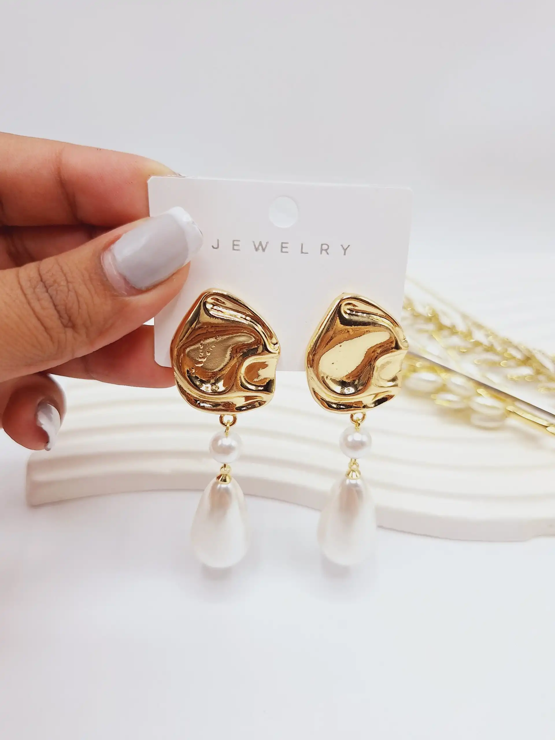 گوشواره آب نقره مدل مجلسی و مینمال مرواریدی