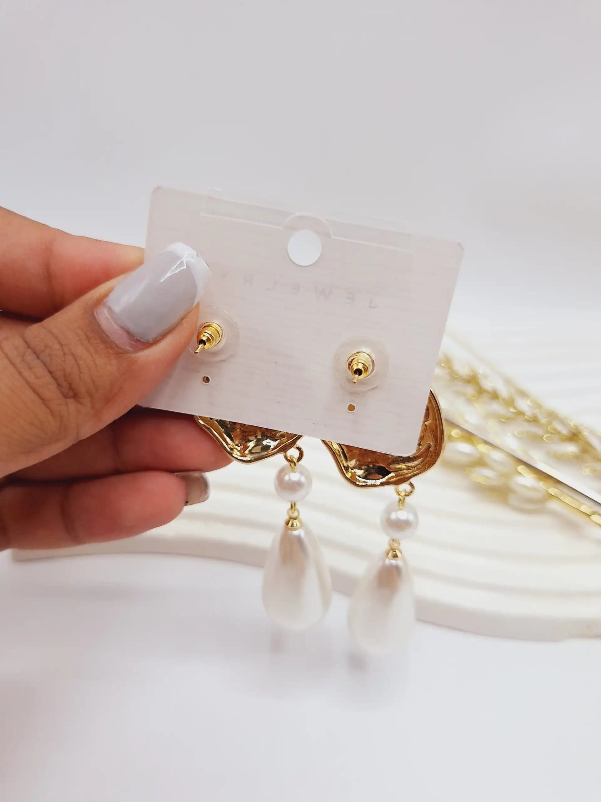 گوشواره آب نقره مدل مجلسی و مینمال مرواریدی