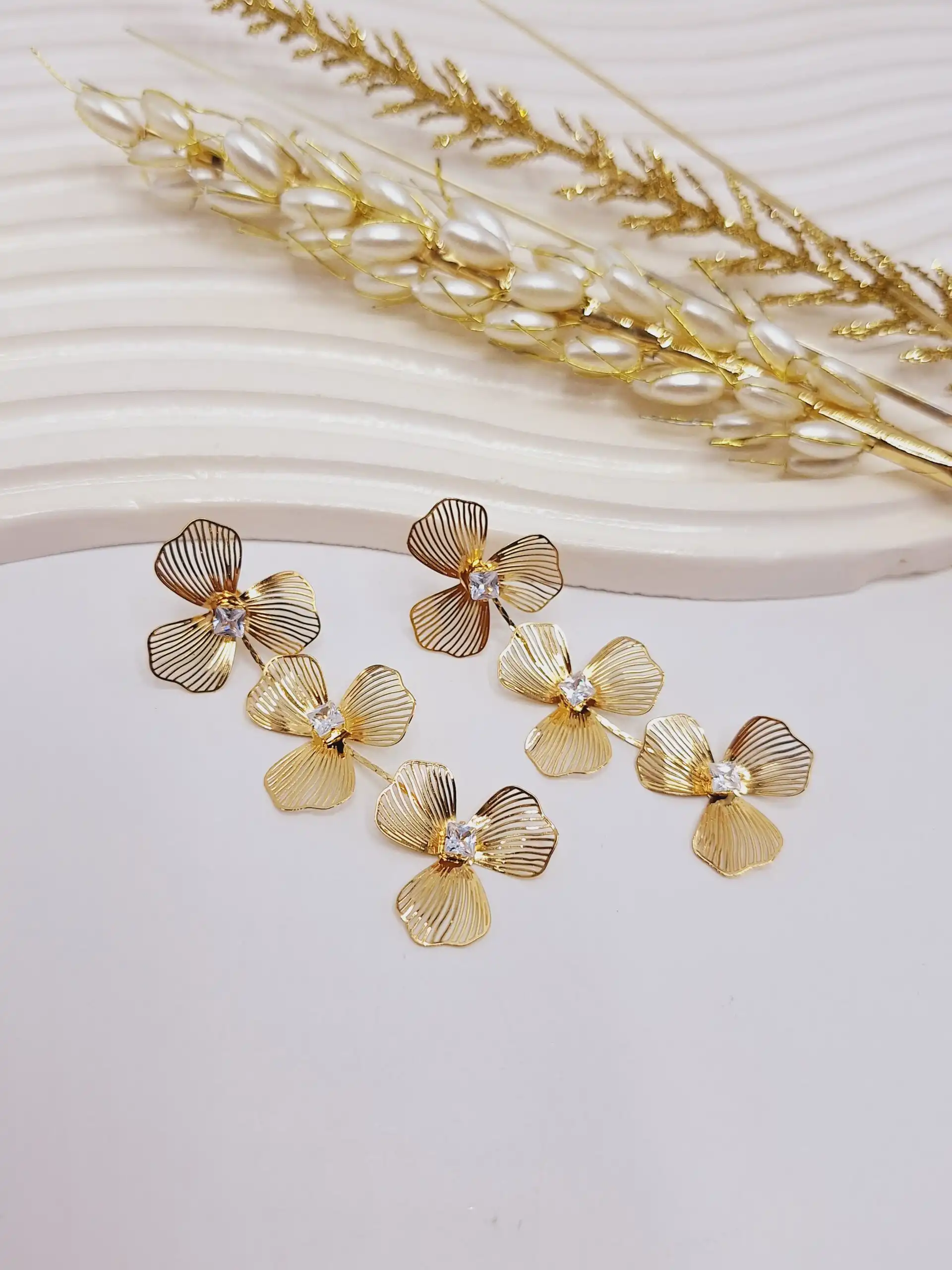 گوشواره آب نقره مدل جواهری مجلسی طلایی