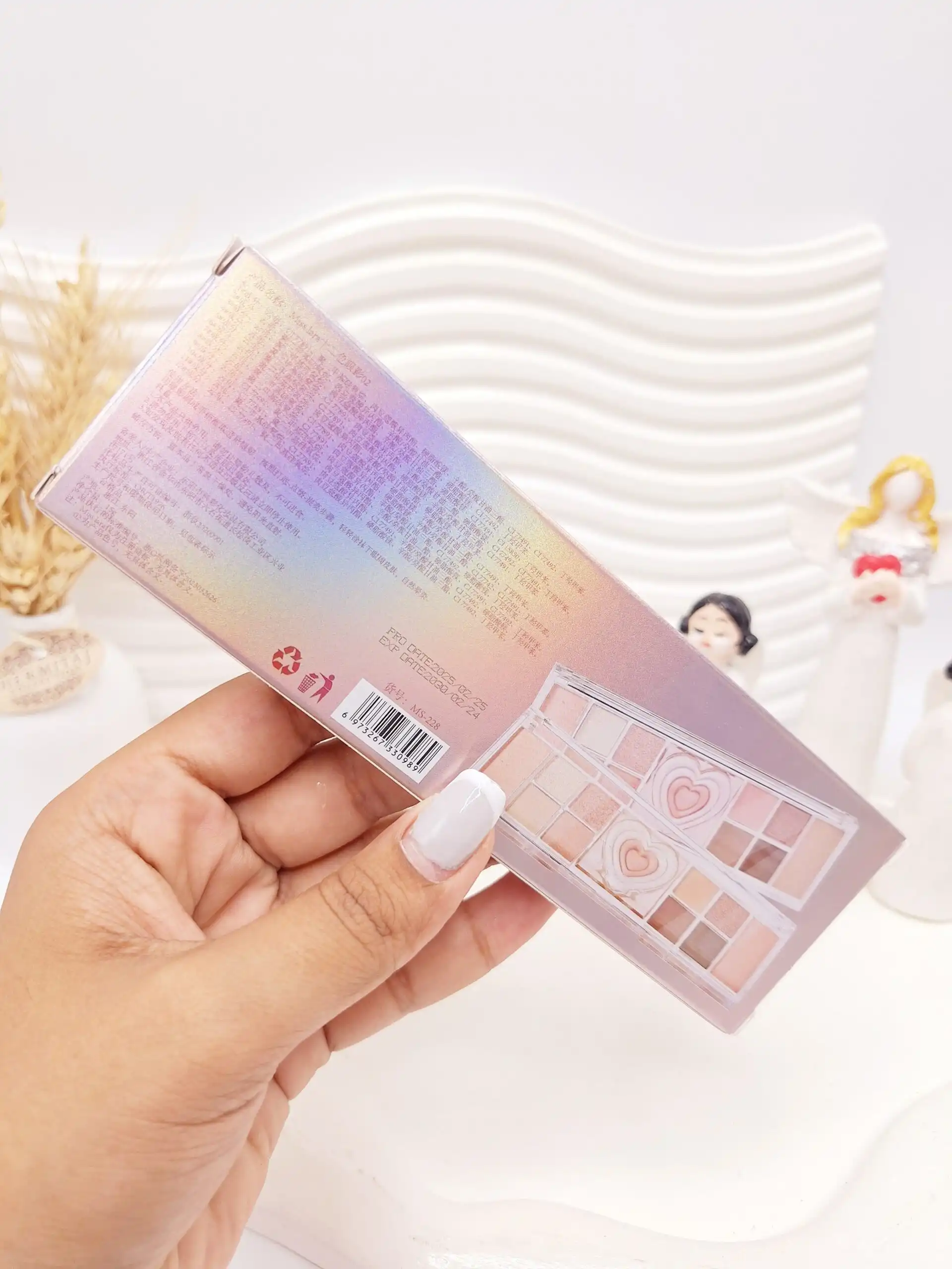 پالت سایه چشم 12 رنگ میس لارا کد 0989