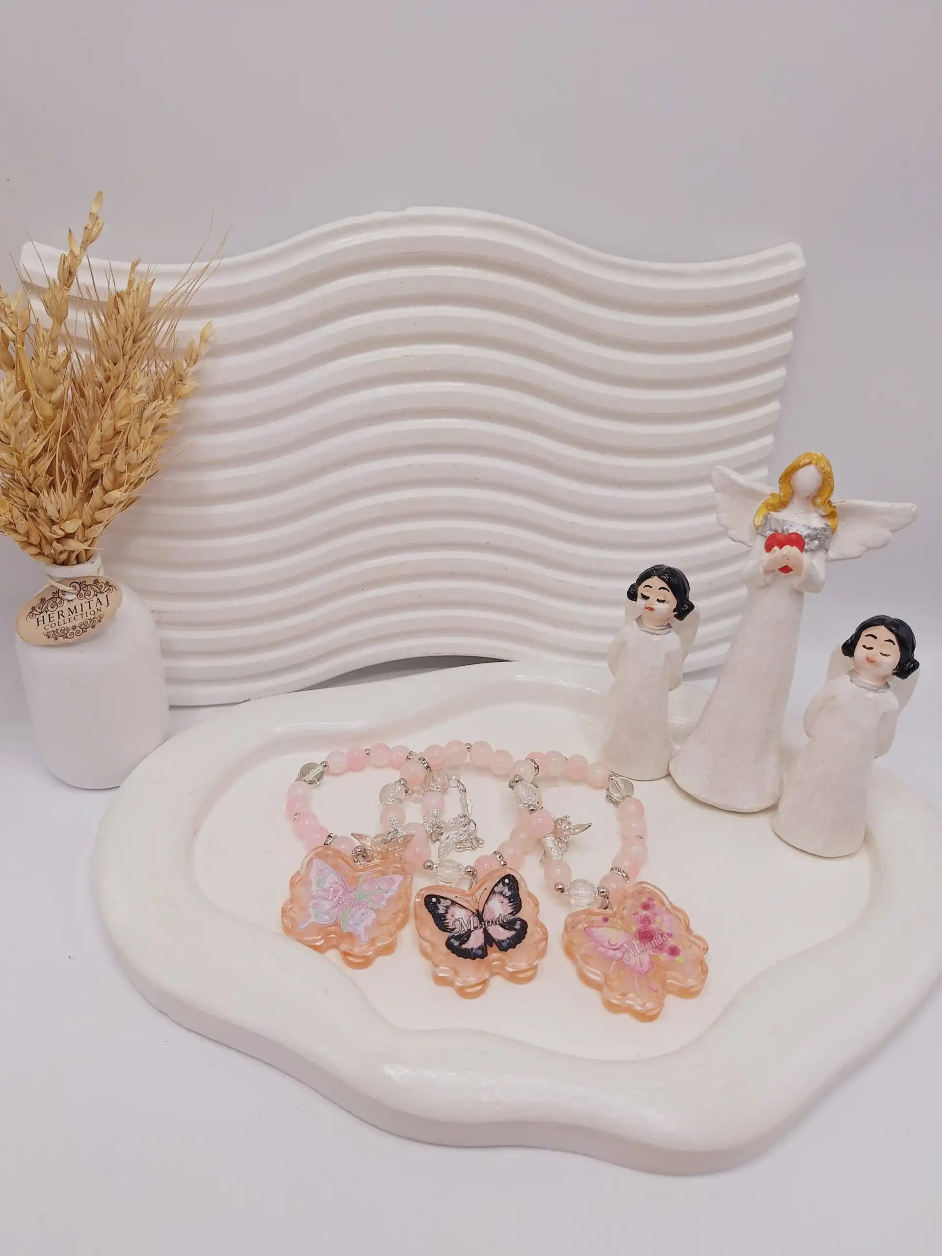 عطر جامد مدل پروانه همراه دستبند مرواریدی کد 100220