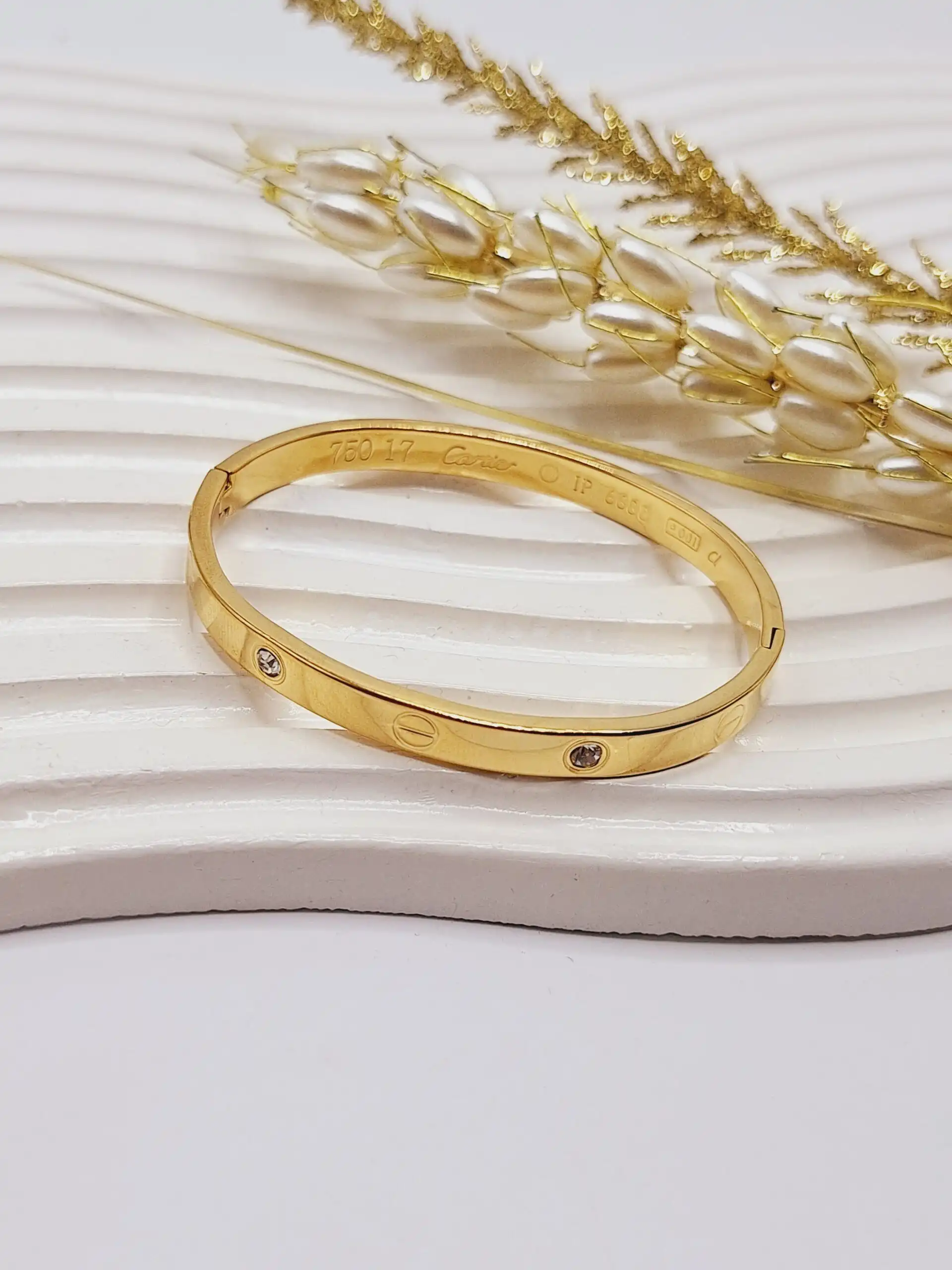 دستبند النگویی نگین دار طلایی