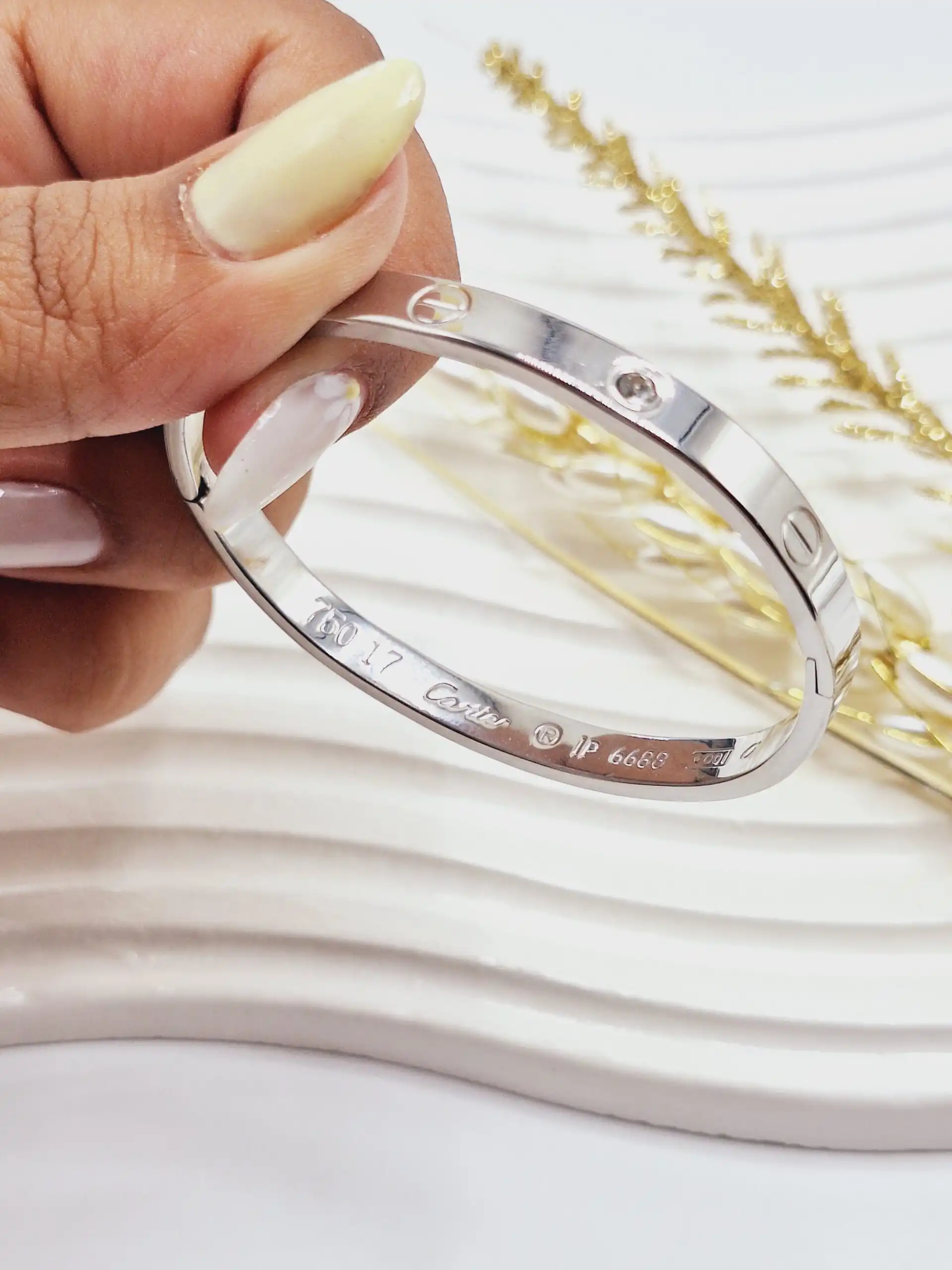 دستبند النگویی نگین دار نقره ای