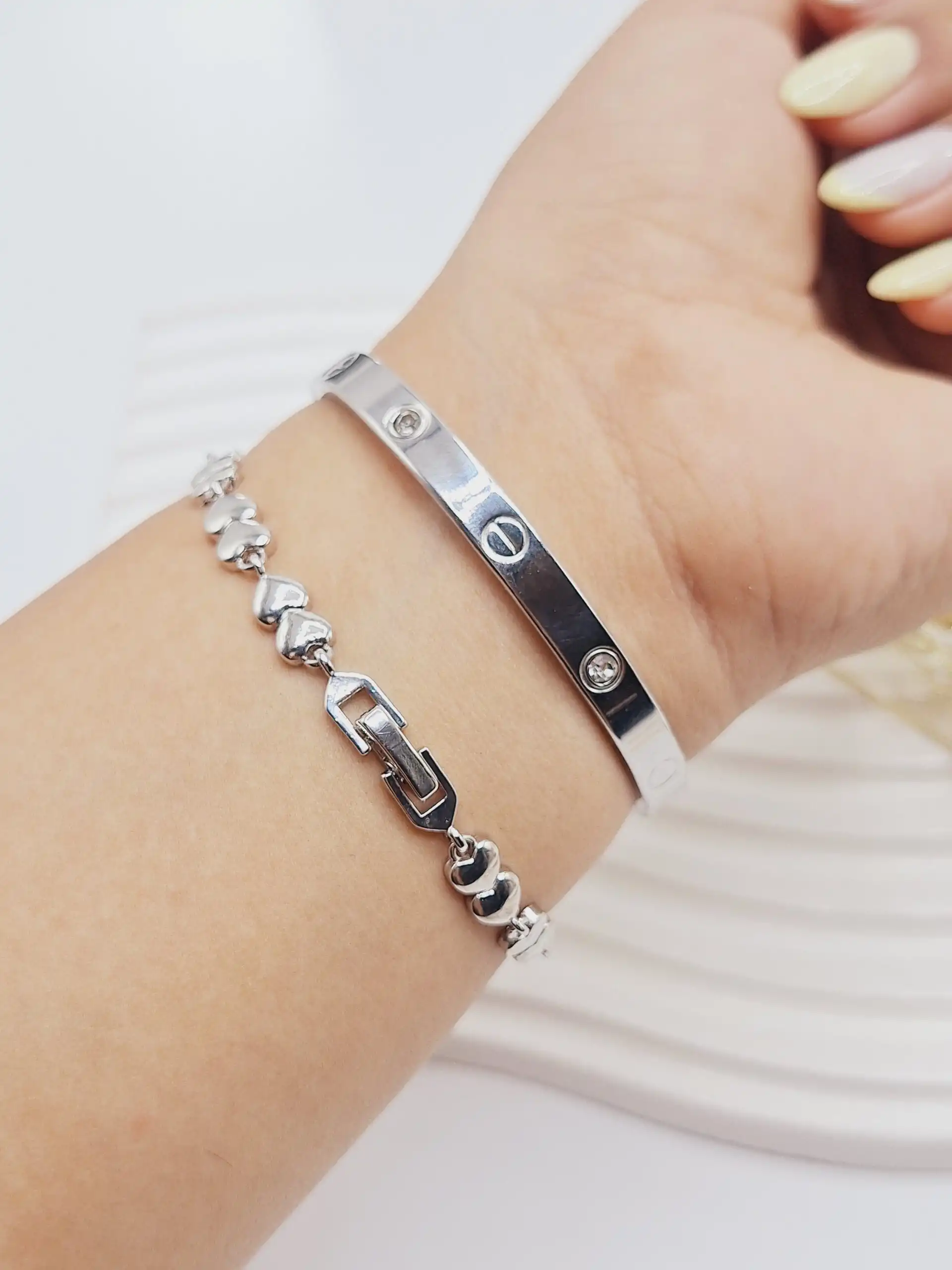 دستبند النگویی نگین دار نقره ای