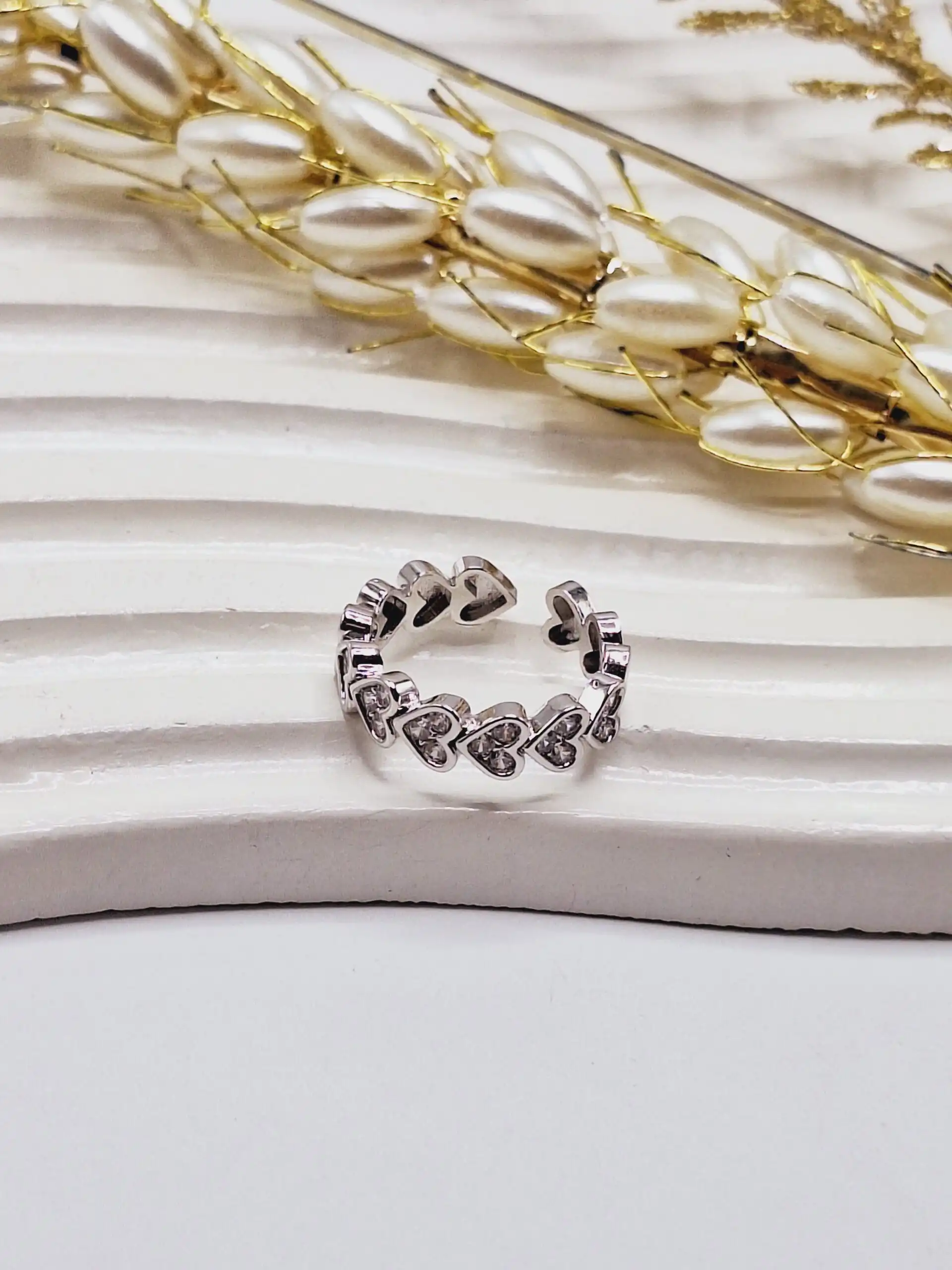 انگشتر پینترستی دور تا دور قلب نگین دار زیبا