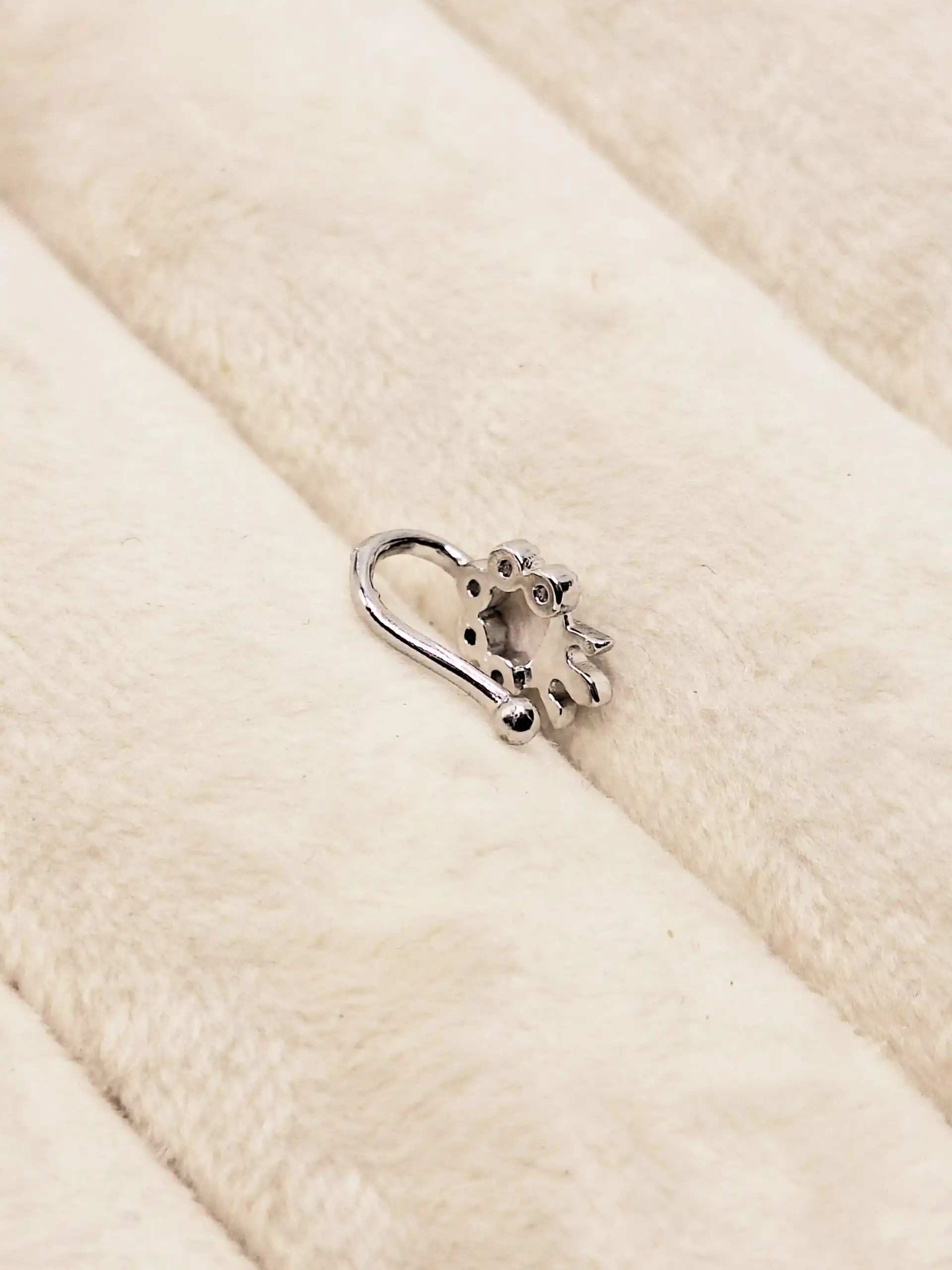 پرسینگ بینی فیک طرح تاج بدون سوراخ کردن