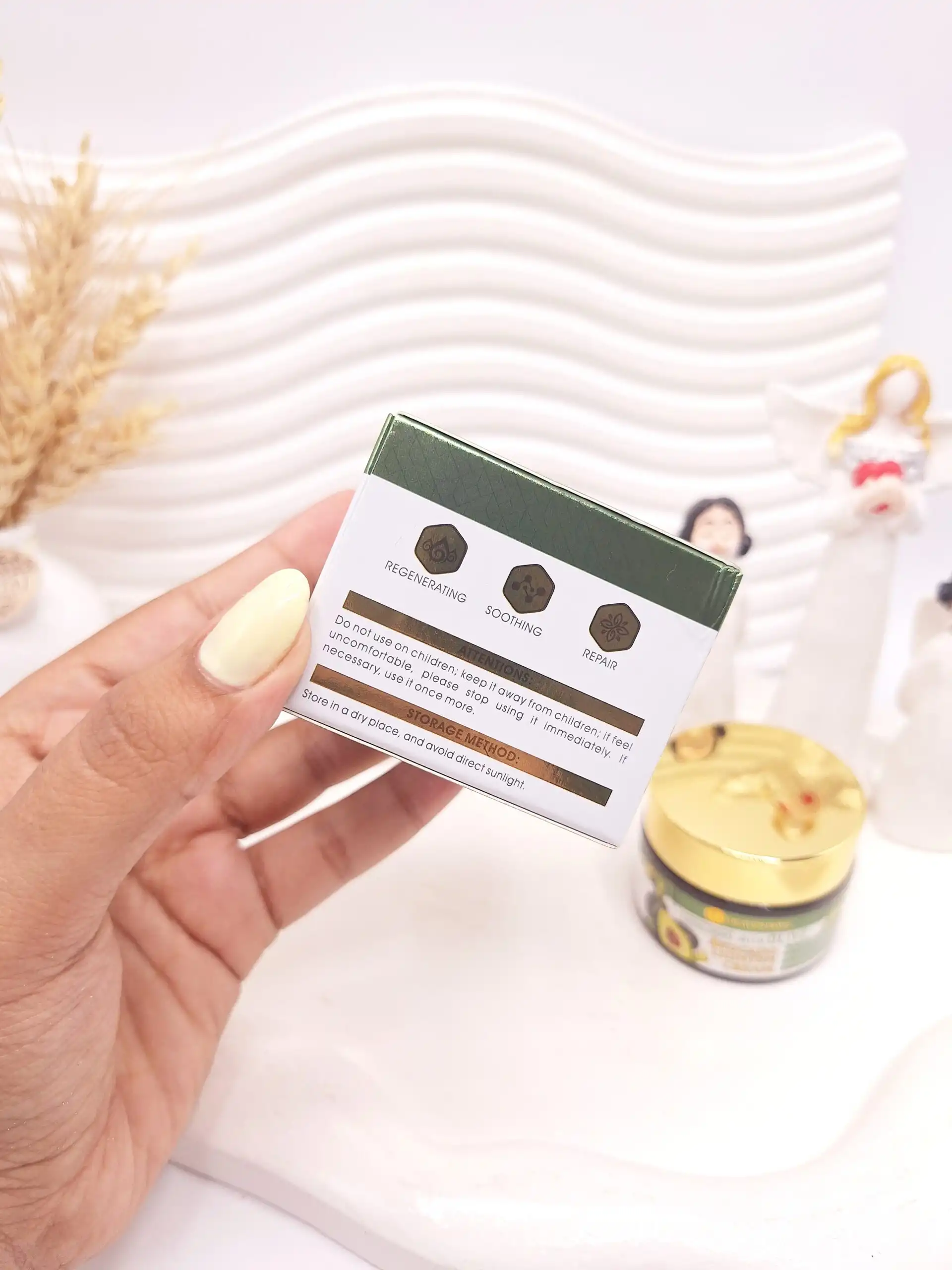 کرم روشن کننده ویتامین آووکادو برند HEAVIEON DOVE کد 0192