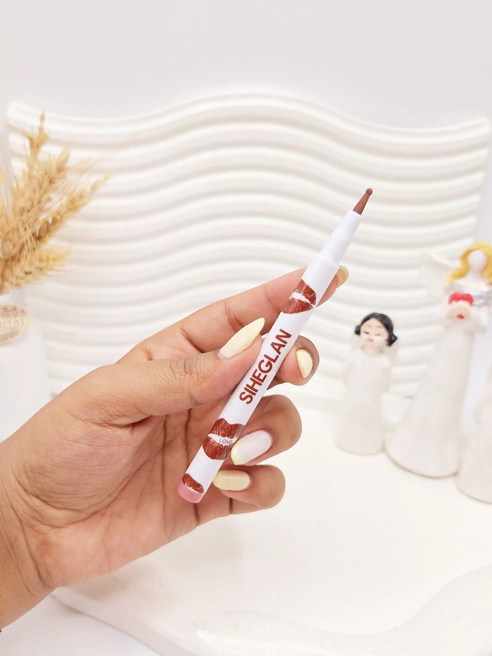 شیدینگ لب نرم و روان برند شیگلم SIHEGLAN با ماندگاری بالا کد A281