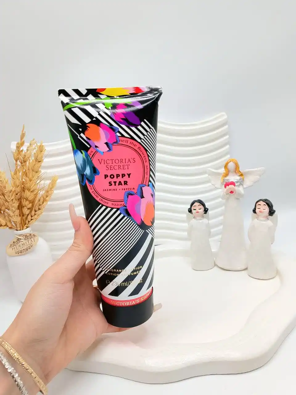 لوسیون بدن ویکتوریا سکرت حجم 236 میل مدل POPPY STAR کد 2516