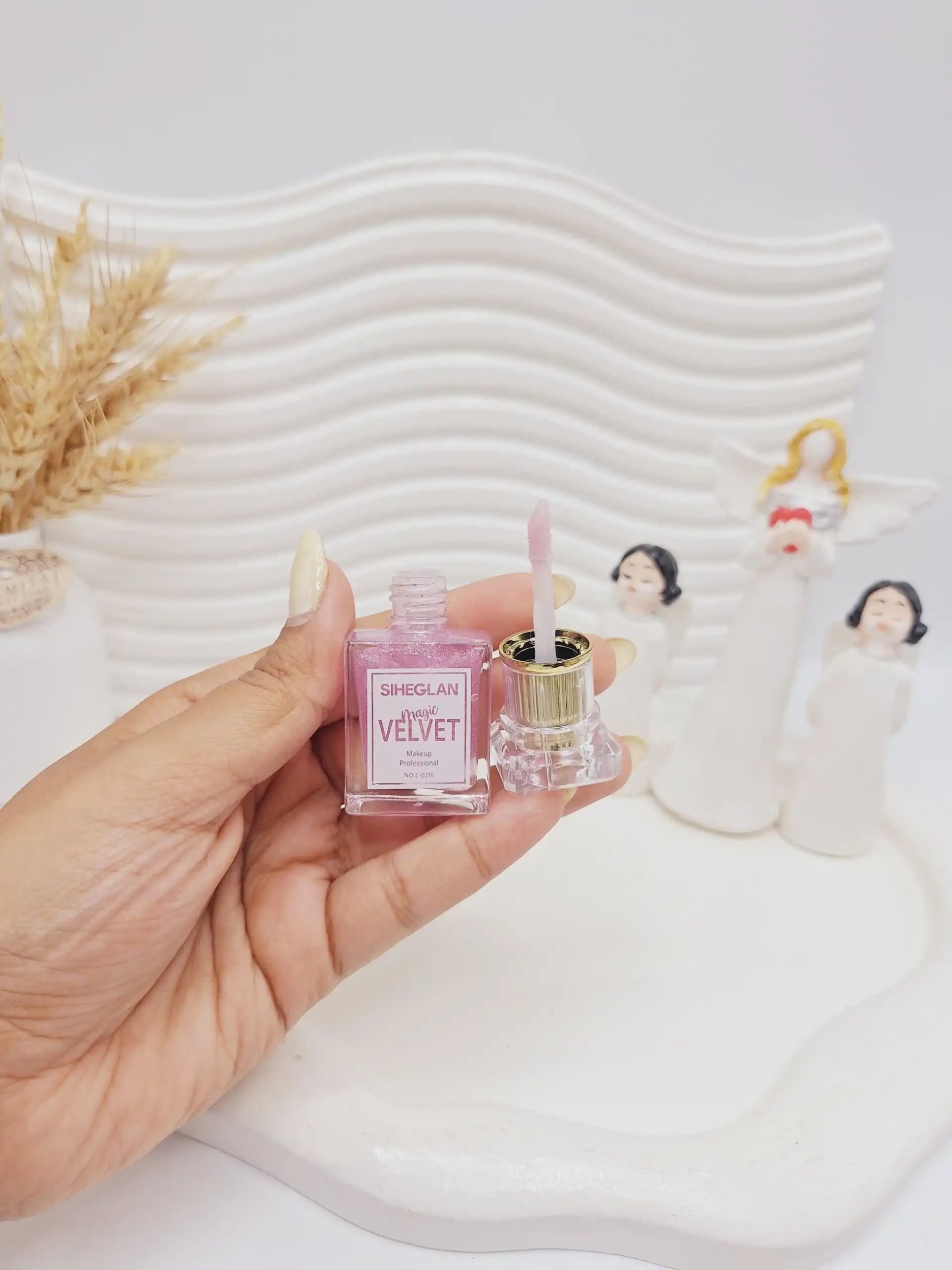 لیپ گلاس شاین دار جذاب ادکلنی برند SIHEGLAN کد L_0218