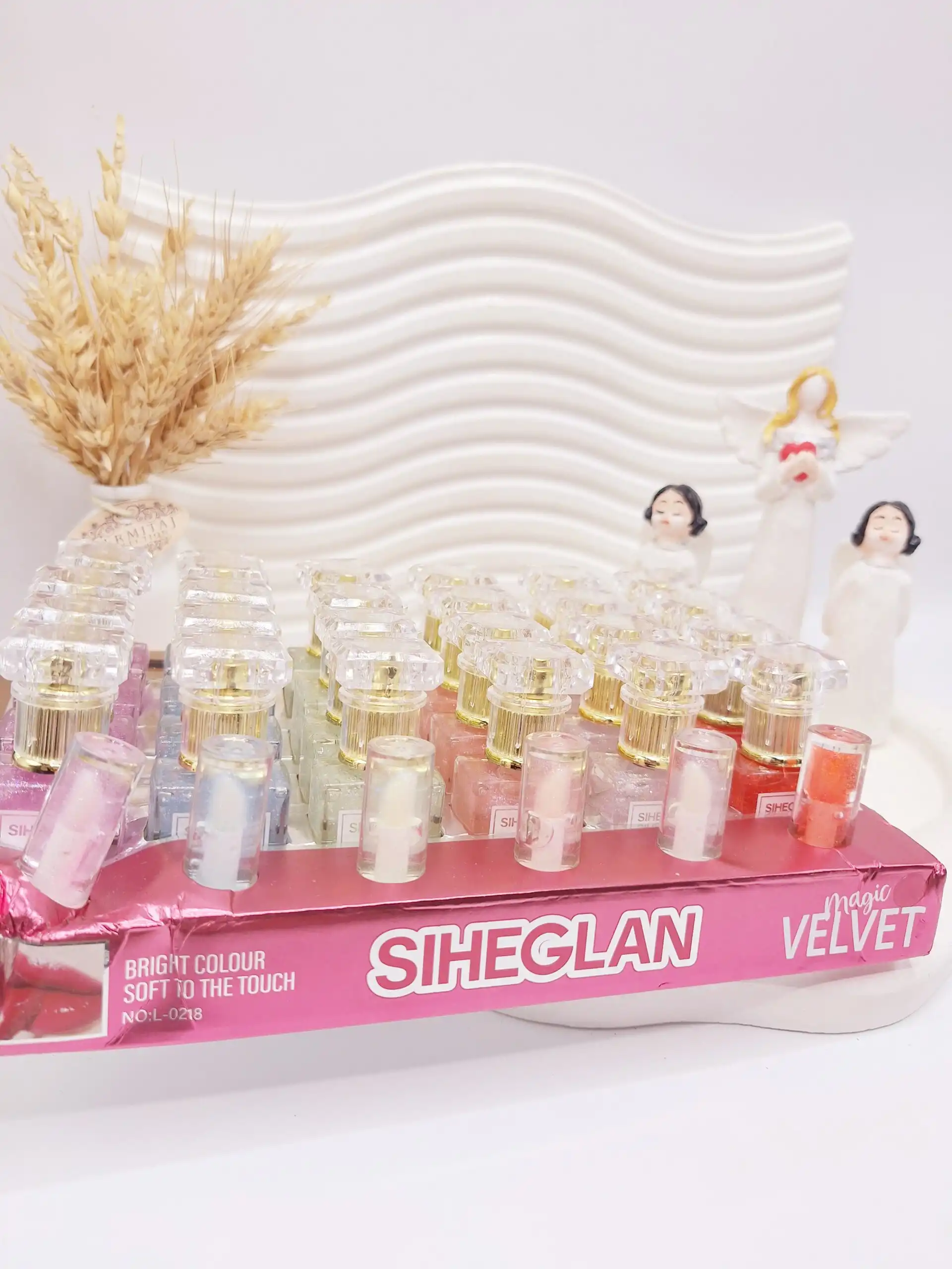 لیپ گلاس شاین دار جذاب ادکلنی برند SIHEGLAN کد L_0218