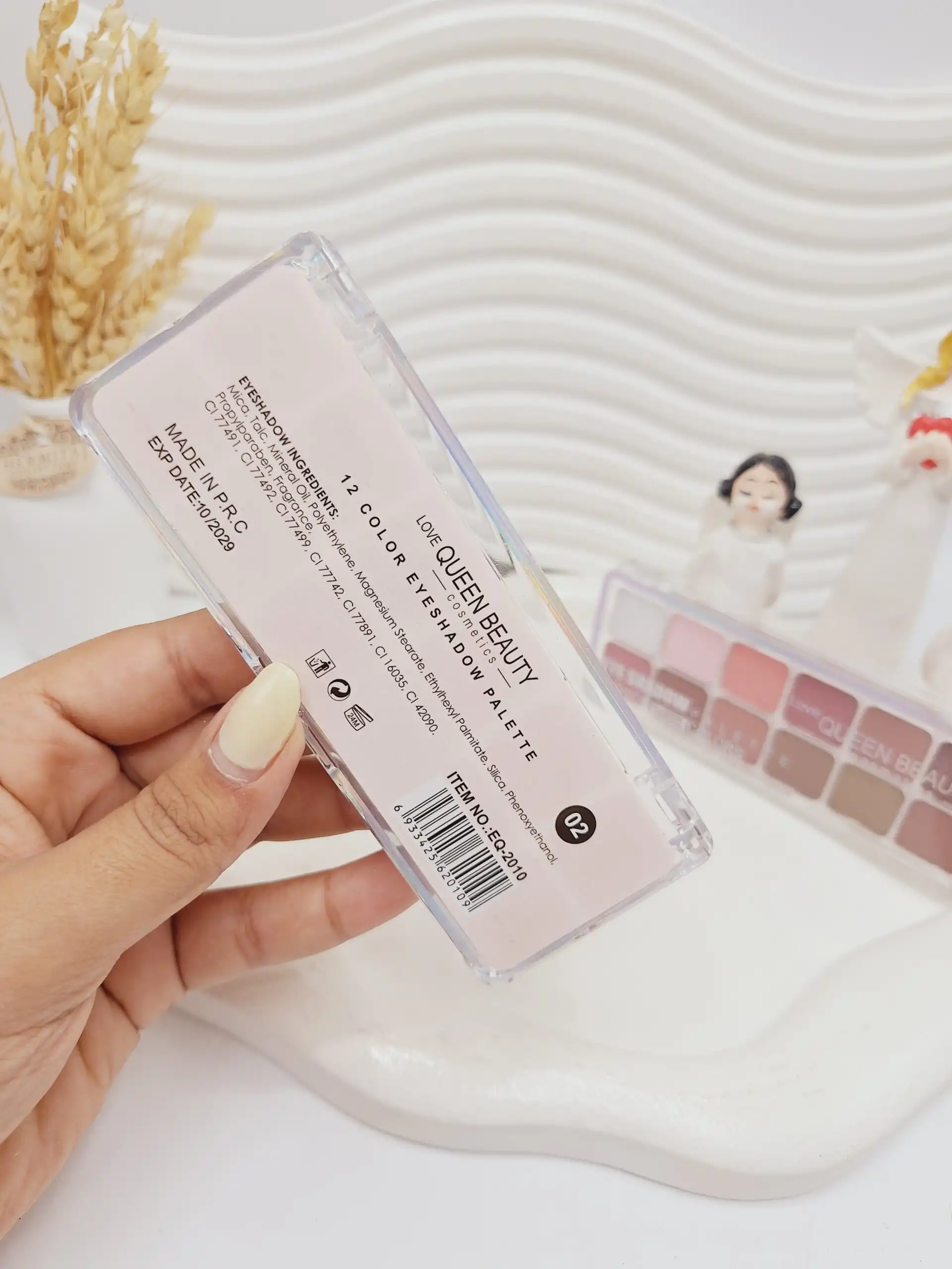 پالت سایه 12 رنگ برند QUEEN BEAUTY کد 2010
