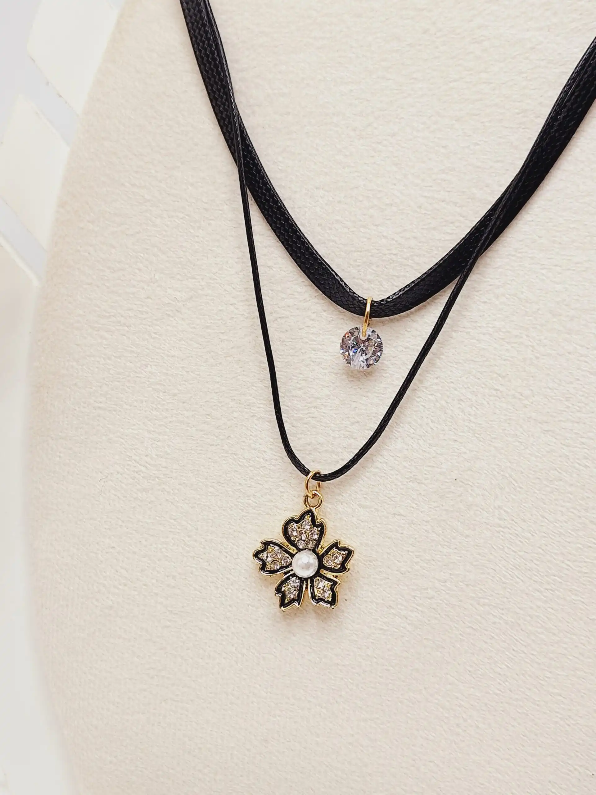 گردنبد (چوکر) طرح گل پنج پر نگین دار