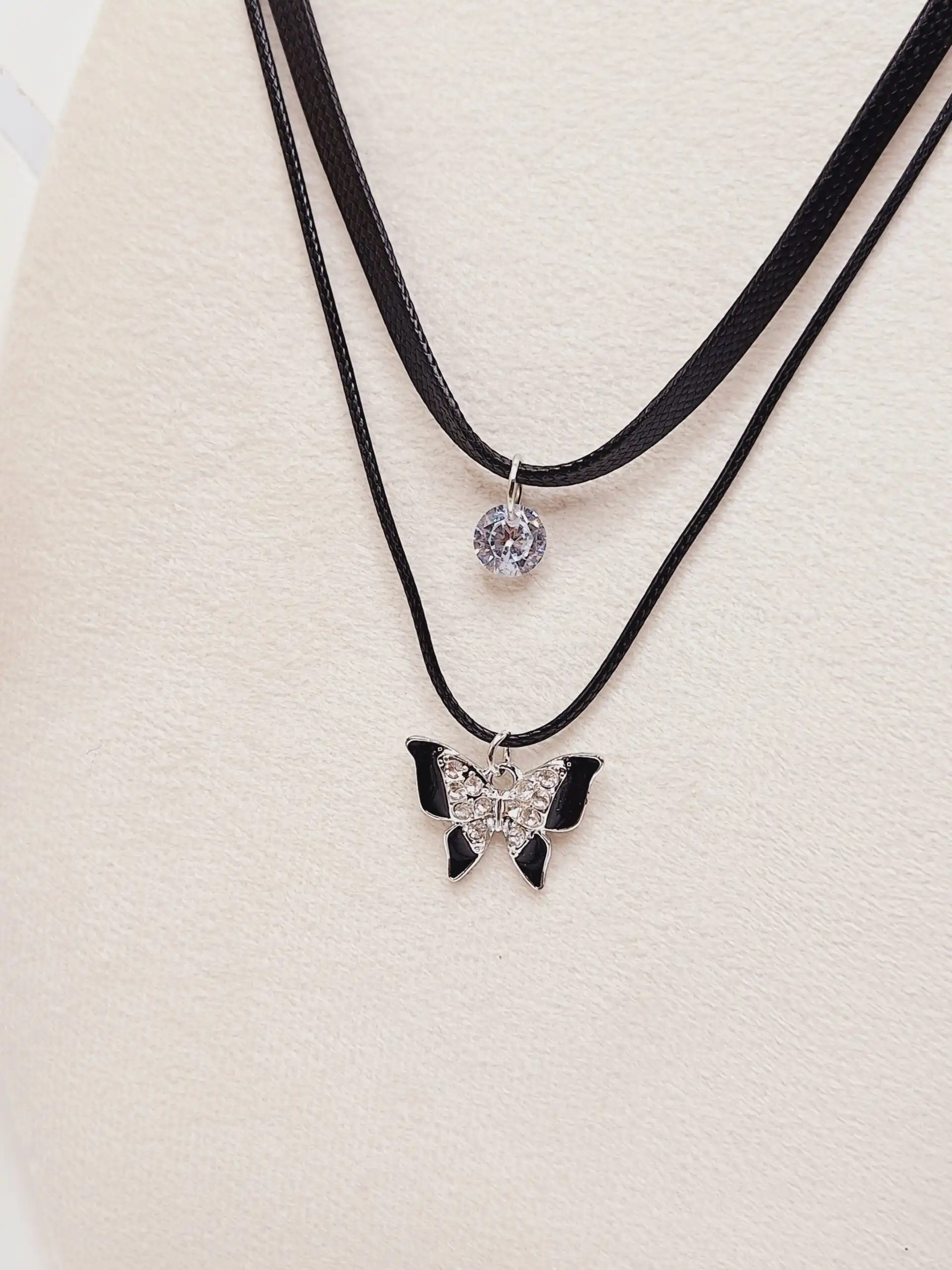 گردنبد (چوکر) طرح پروانه نگین دار مشکی