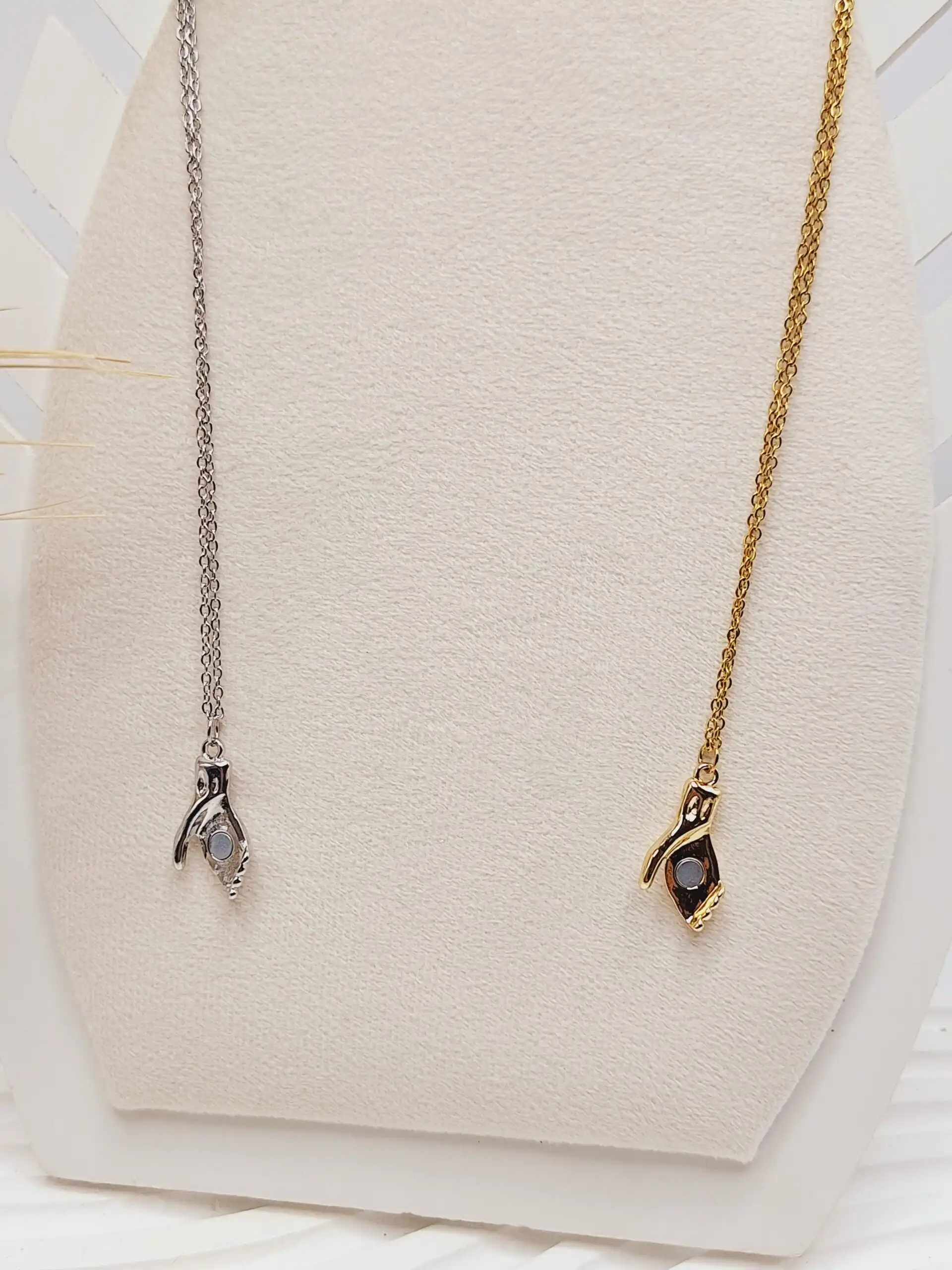 ست گردنبند مگنتی طرح دست