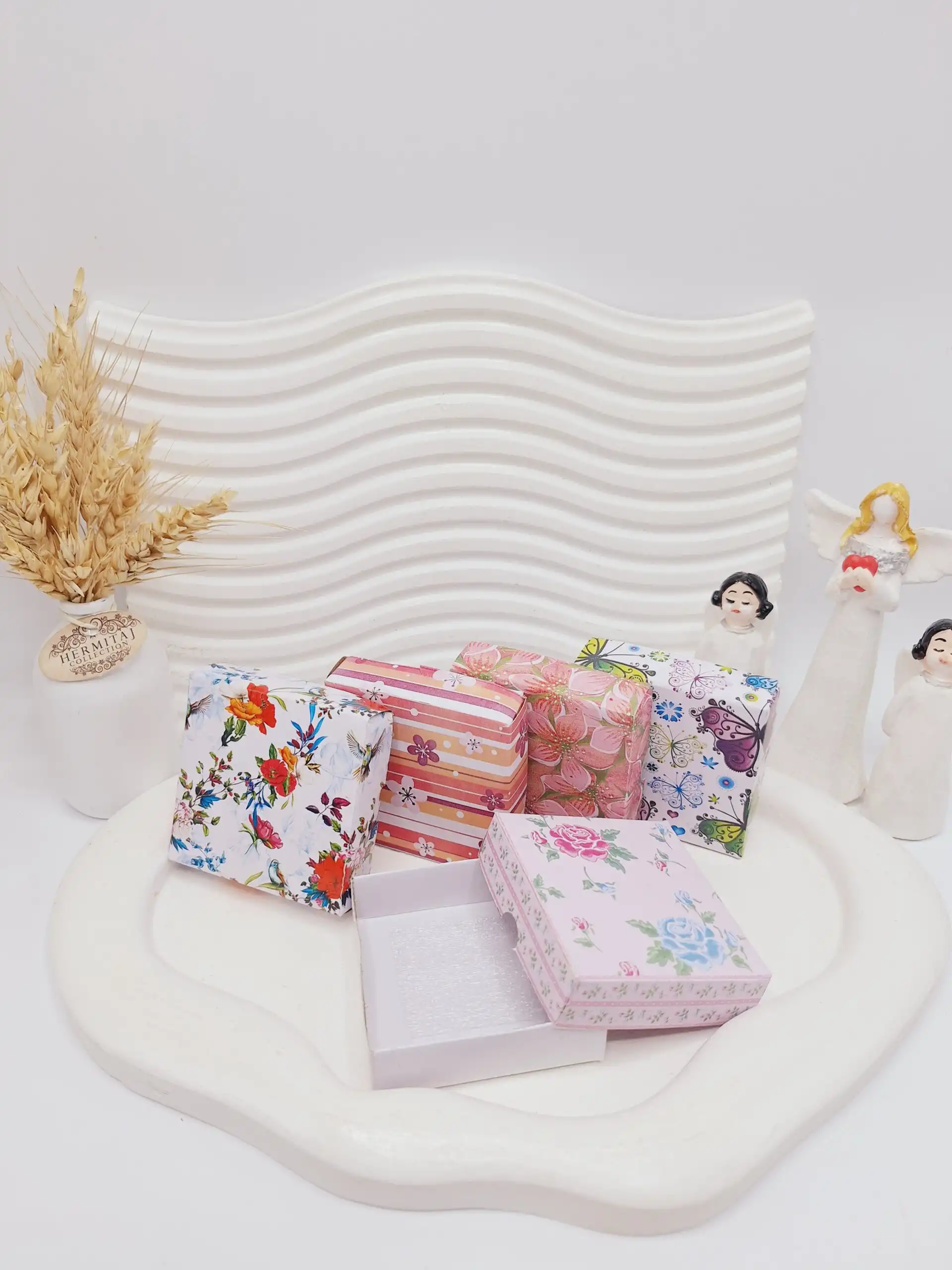 باکس دستبند و النگو طرح رندم