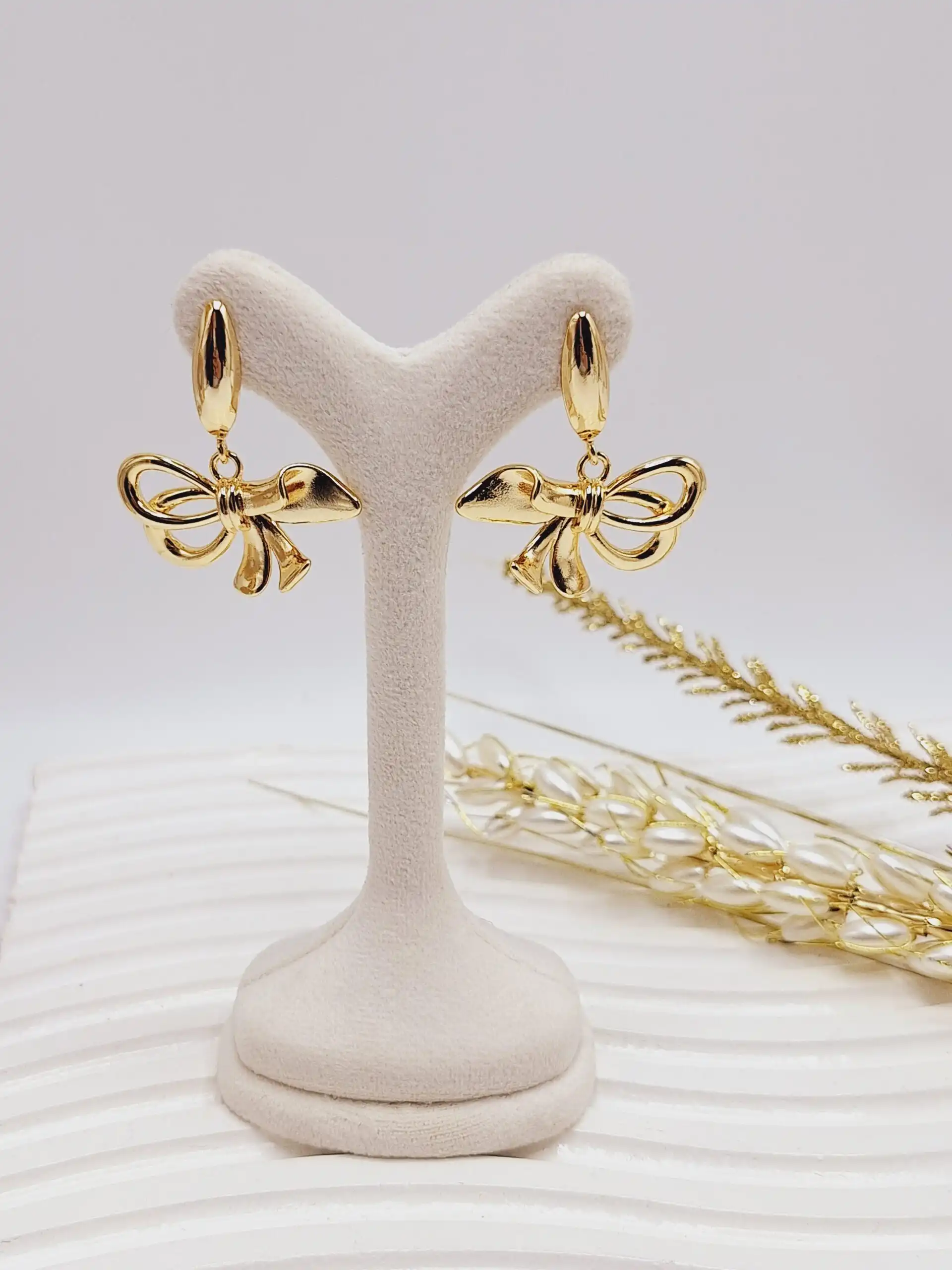 گوشواره قفلی طرح پاپیون طلایی