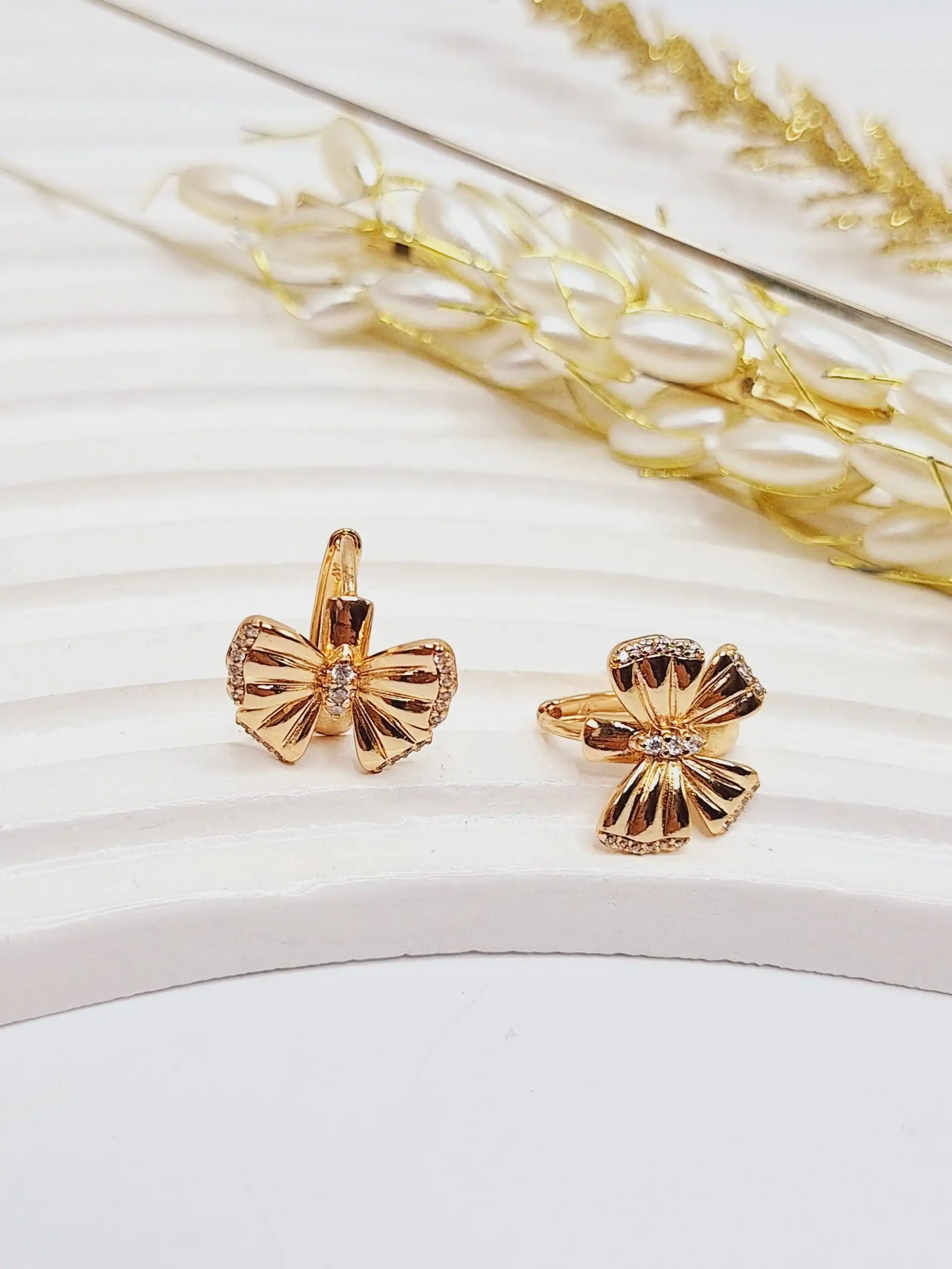 گوشواره قفلی طرح پاپیون نگین دار طلایی ژوپینگ