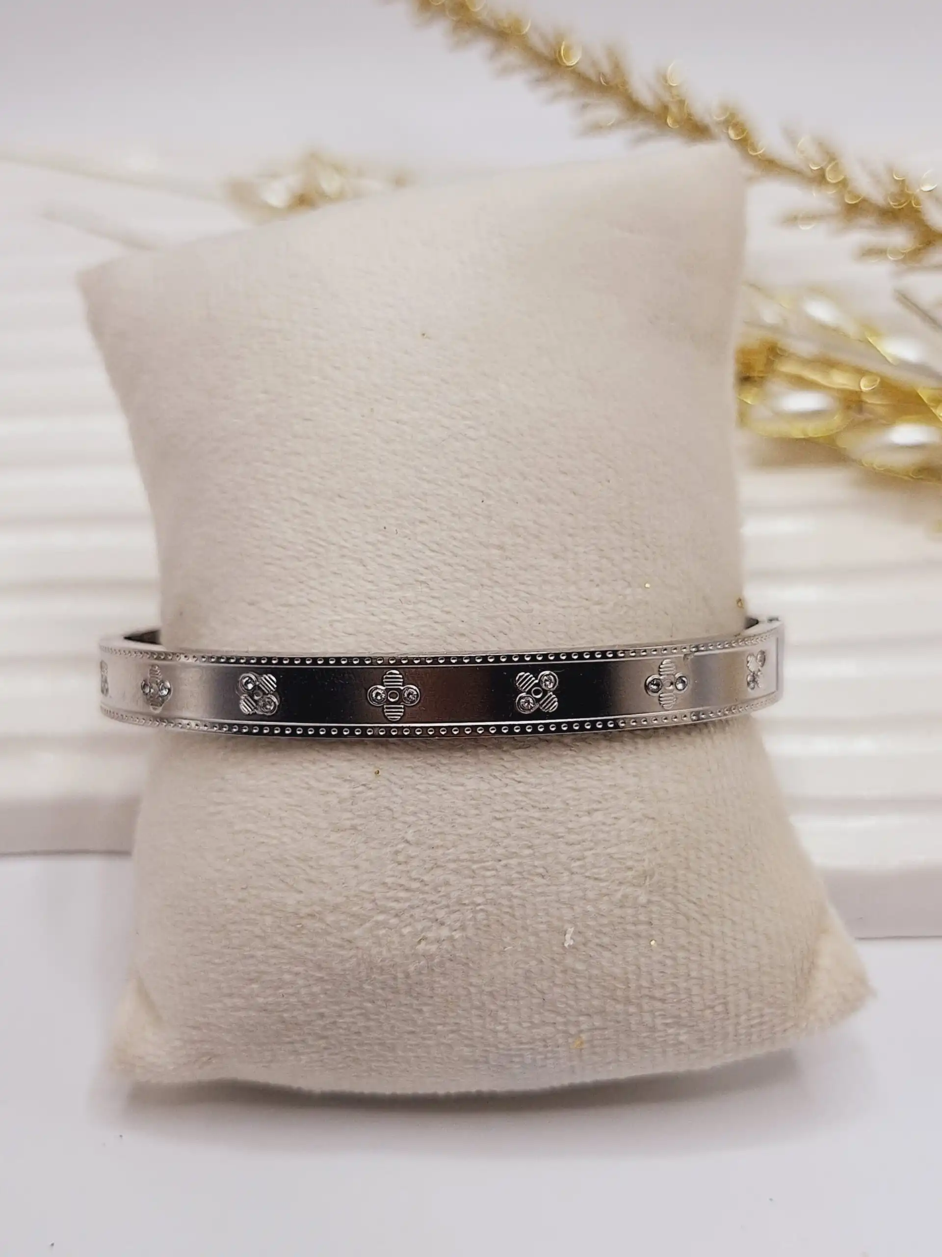 دستبند بنگال نقره ای نگین دار طرح گل استیل