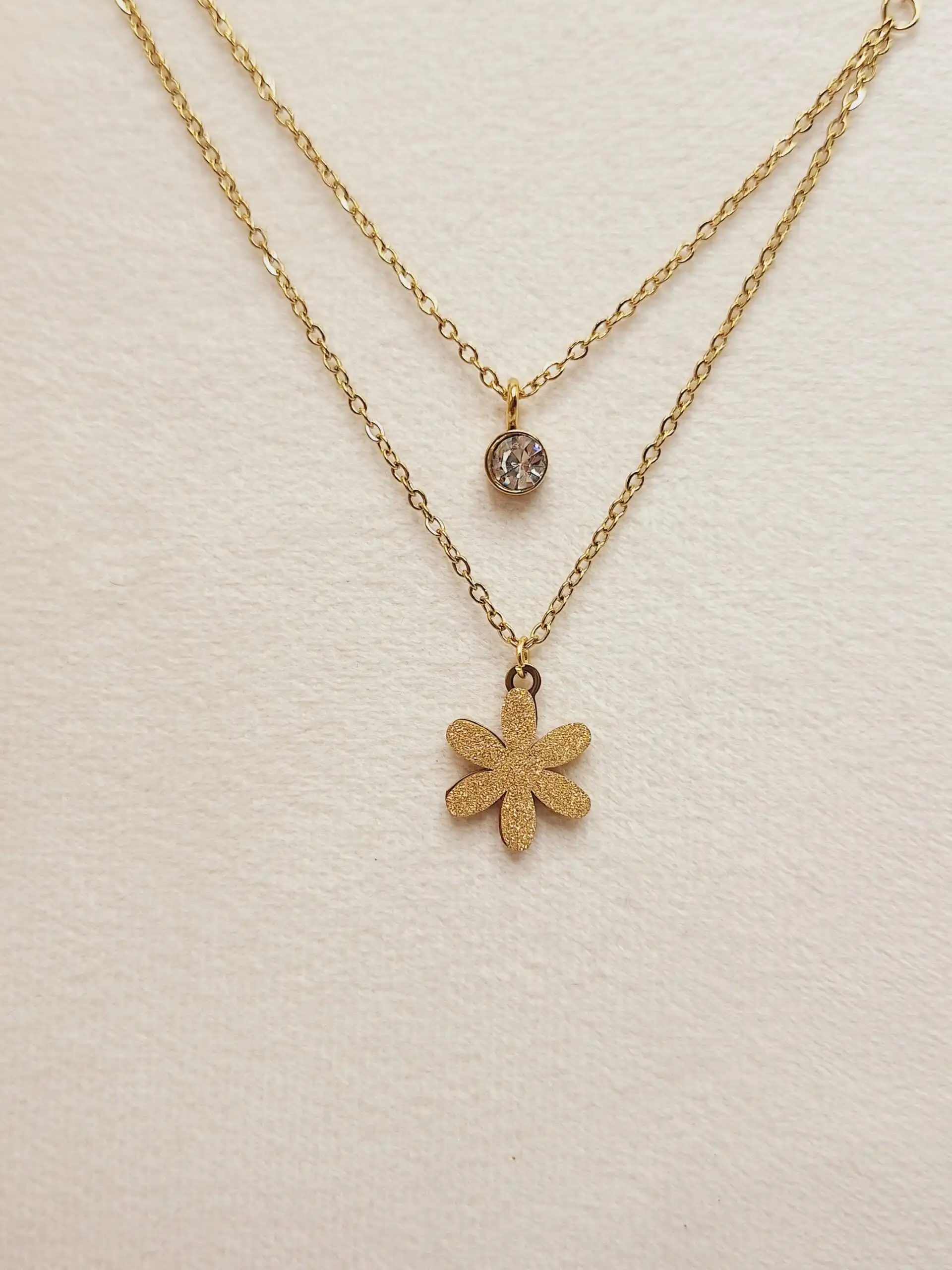 ست گوشواره و گردنبند طرح گل طلایی استیل