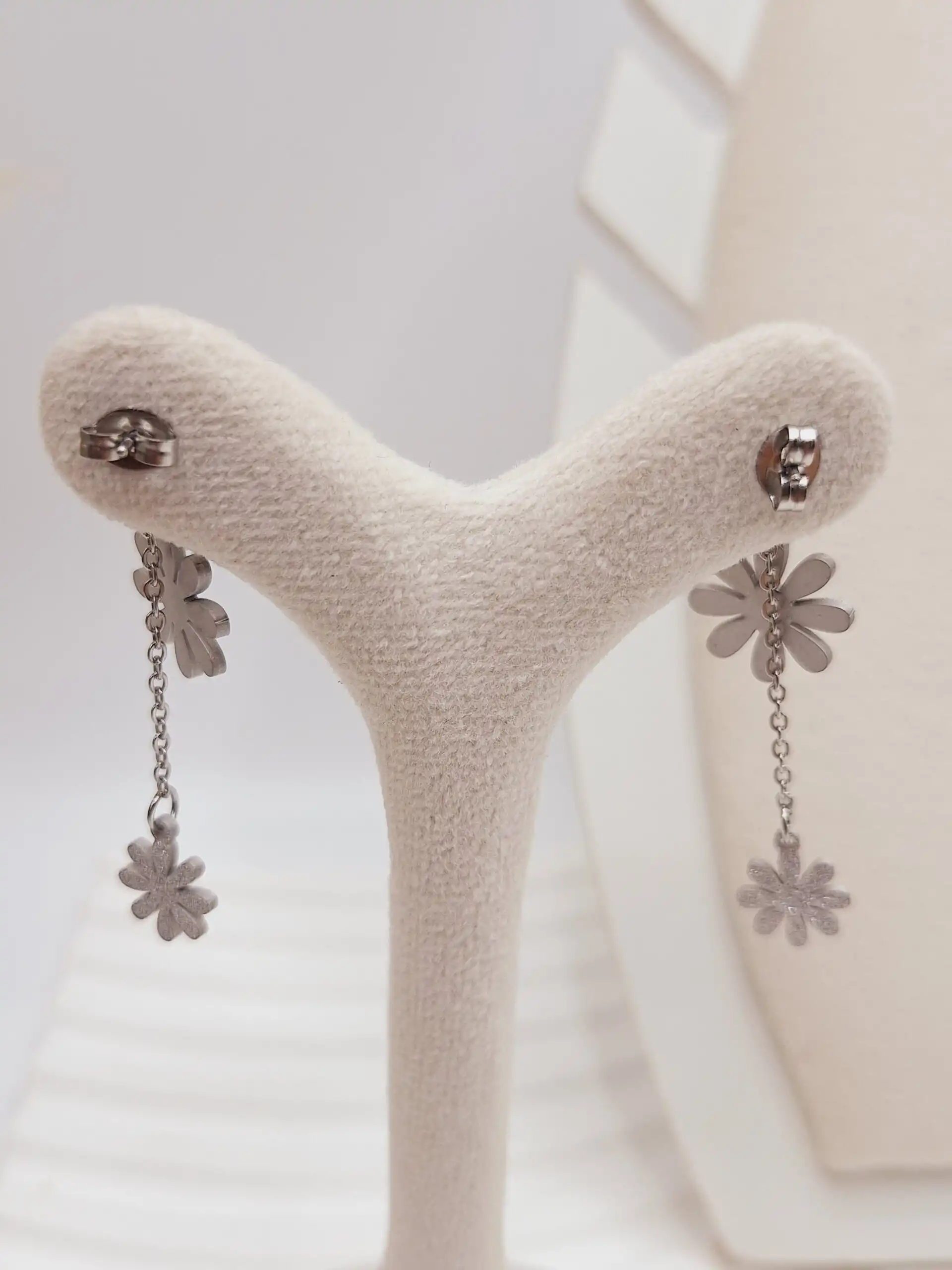 ست گوشواره و گردنبند طرح گل نقره ای استیل