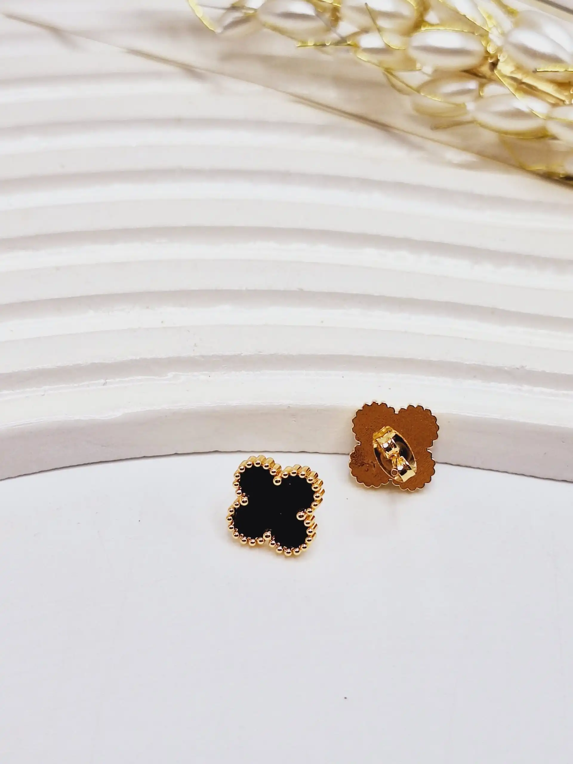 گوشواره پرطرفدار میخی طرح ونکلیف (مشکی)