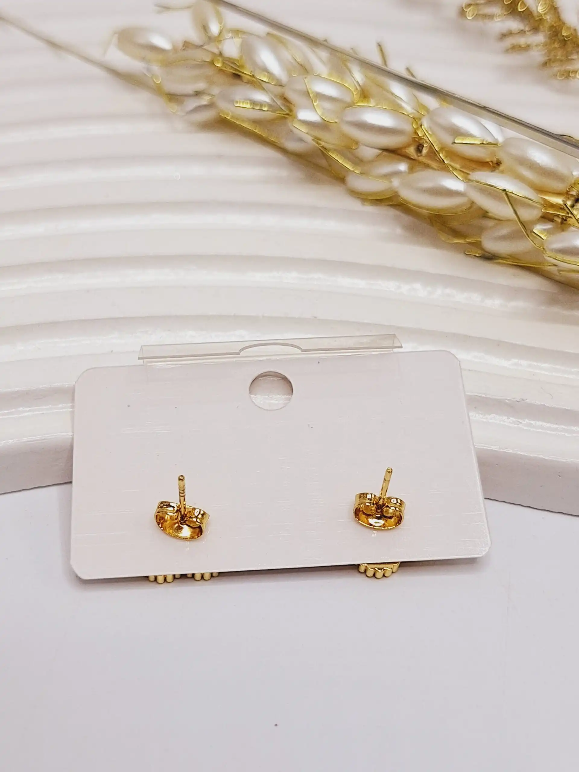 گوشواره پرطرفدار میخی طرح ونکلیف (سفید)