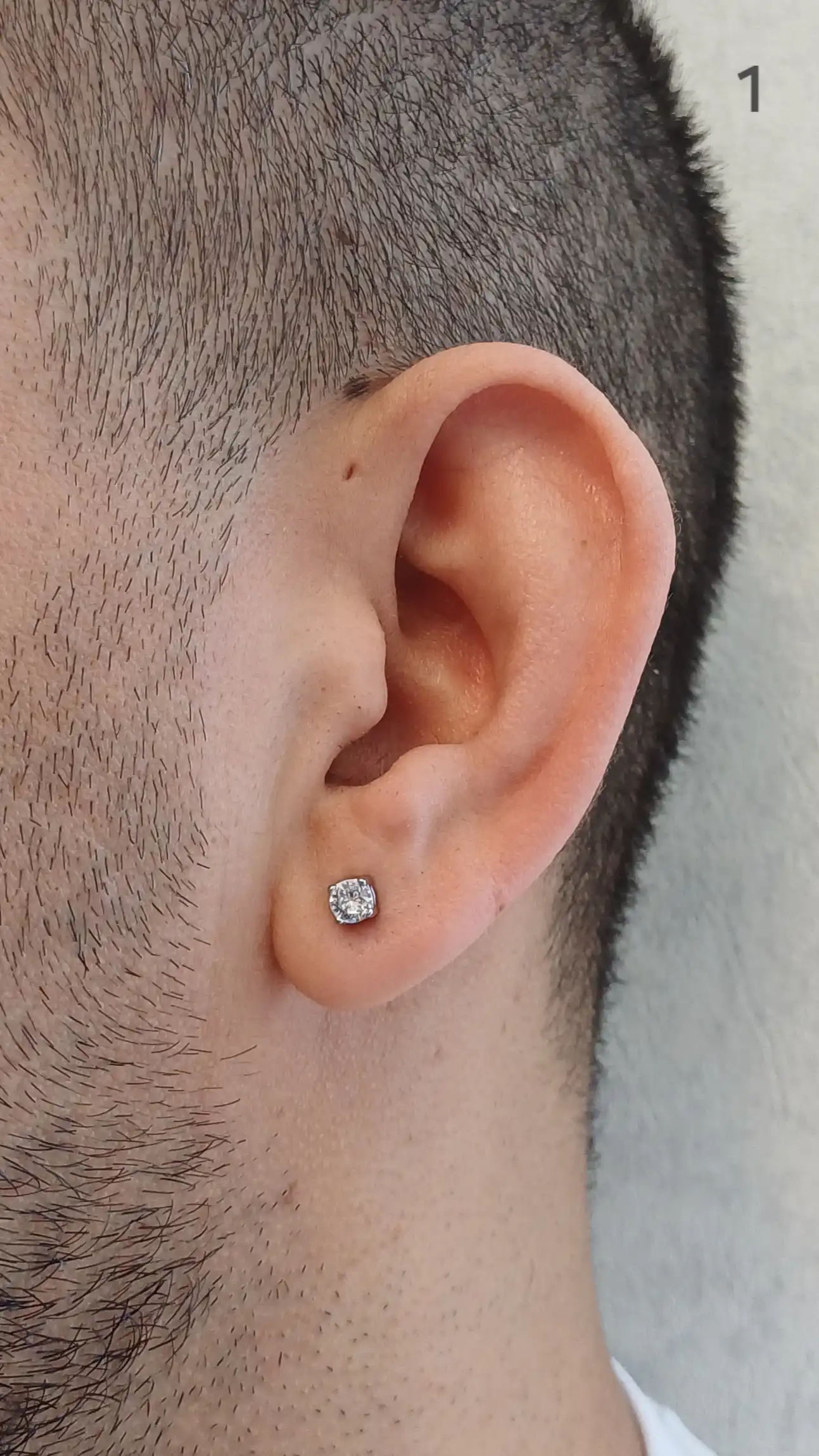 گوشواره مگنتی تک نگین بدون نیاز به سوراخ کردن گوش