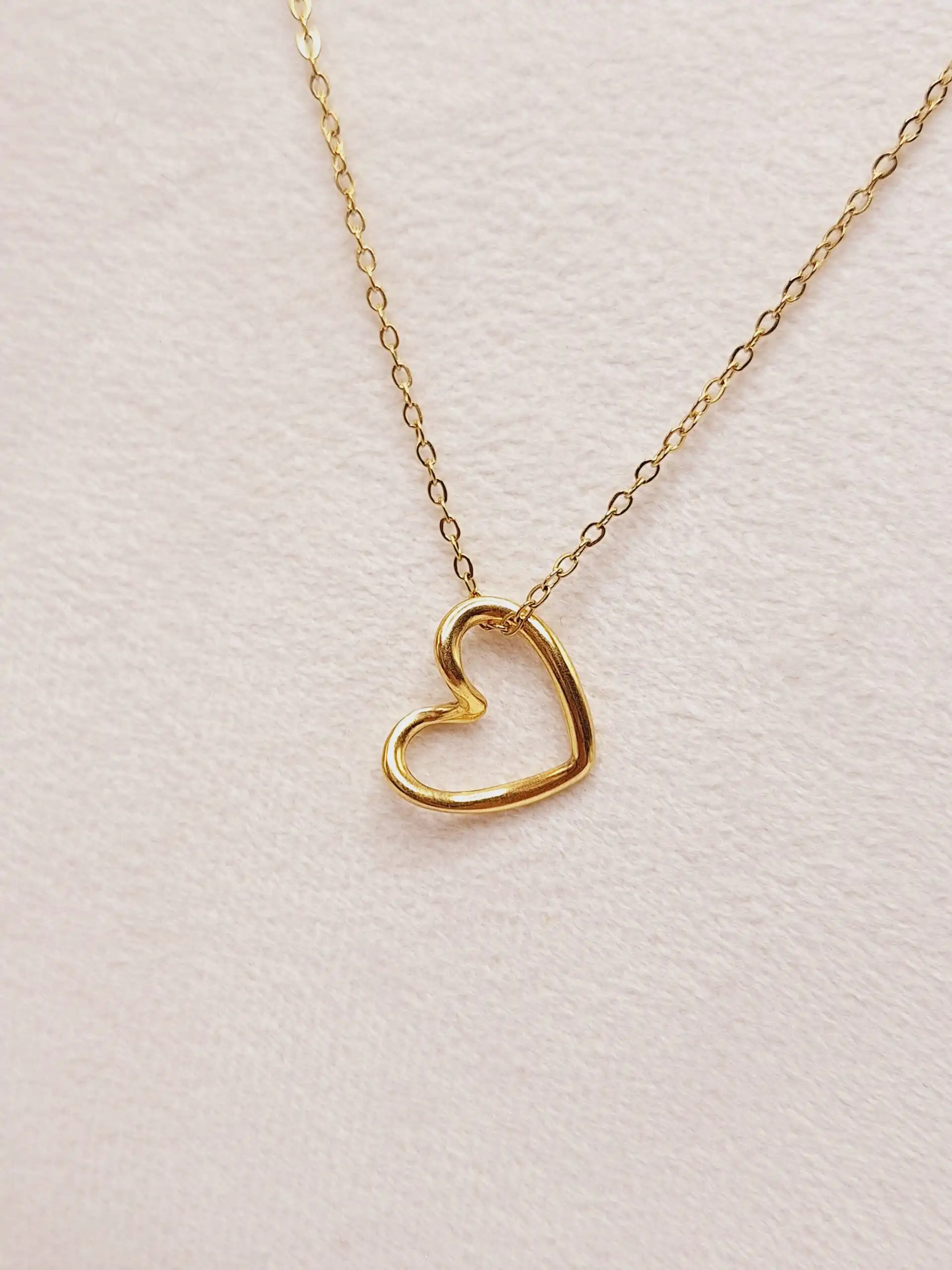 گردنبند طرح قلب مینیمال طلایی زنجیری