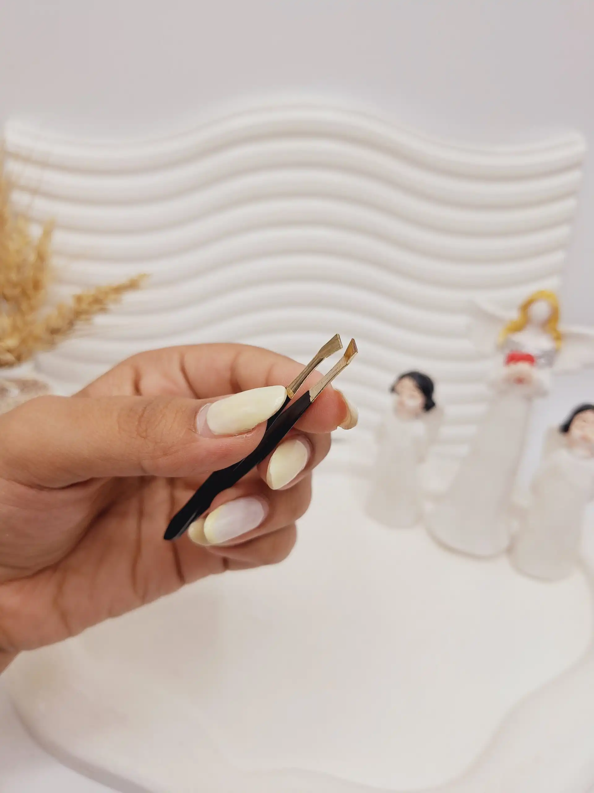 موچین زنانه دسته مشکی (کیف قرمز)