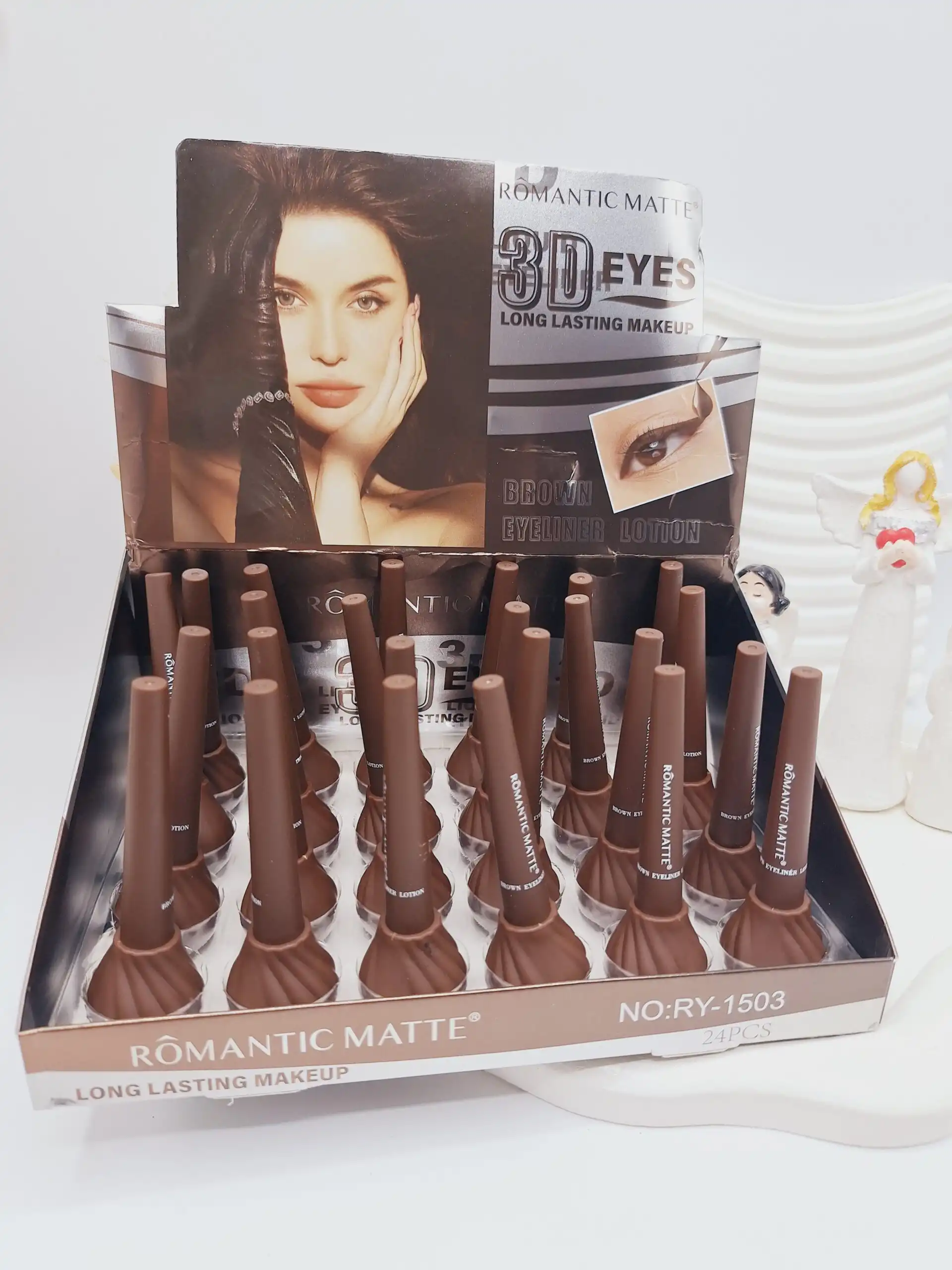 خط چشم مایع قهوه ای مدل کوزه ای برند ROMANTIC MATTE کد 1503