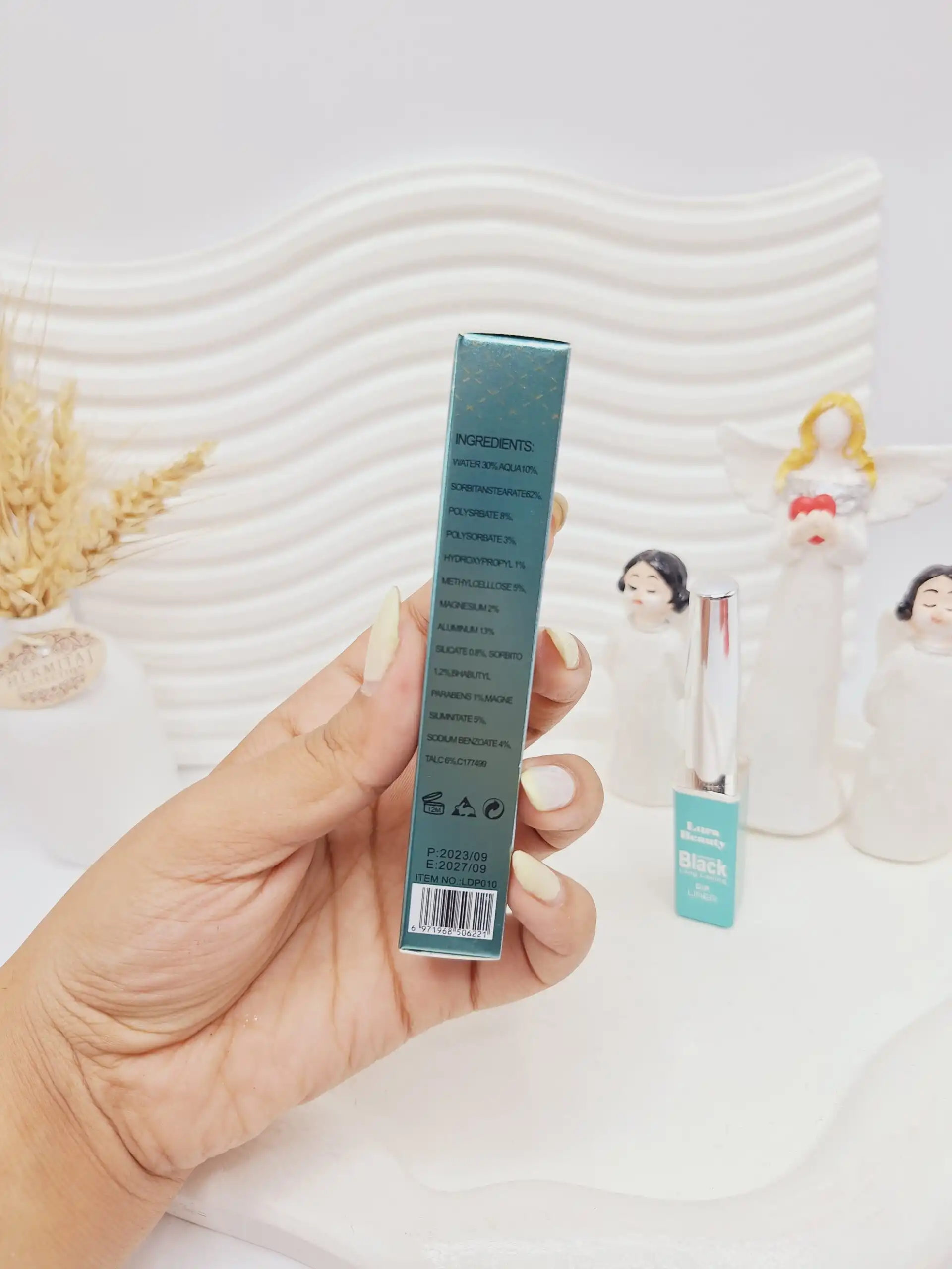 خط چشم مشکی ماژیکی مایع مدل کوزه ای Lura Beauty کد 6221