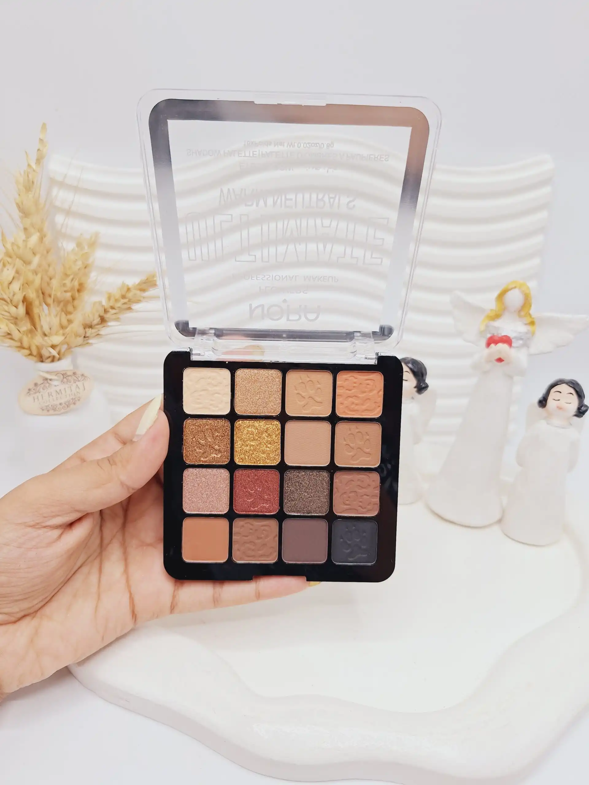 پالت سایه چشم 16 رنگ NORA POWERS بدنه مشکی کد 528