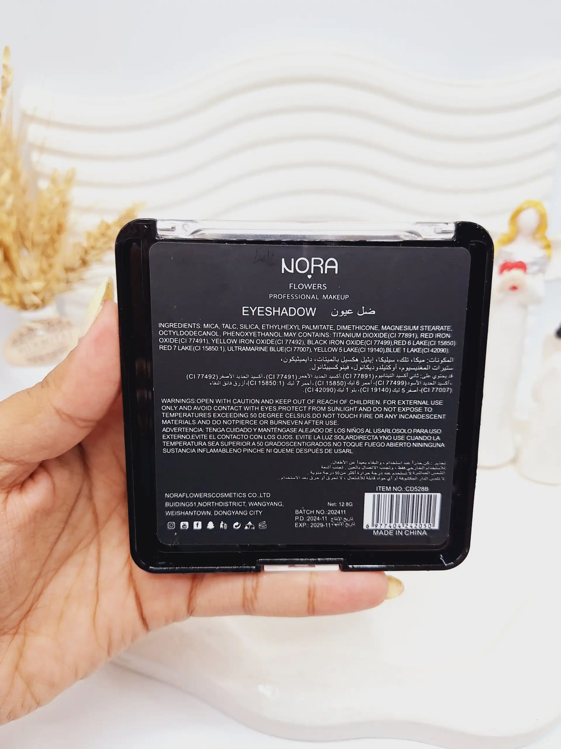 پالت سایه چشم 16 رنگ NORA POWERS بدنه مشکی کد 528