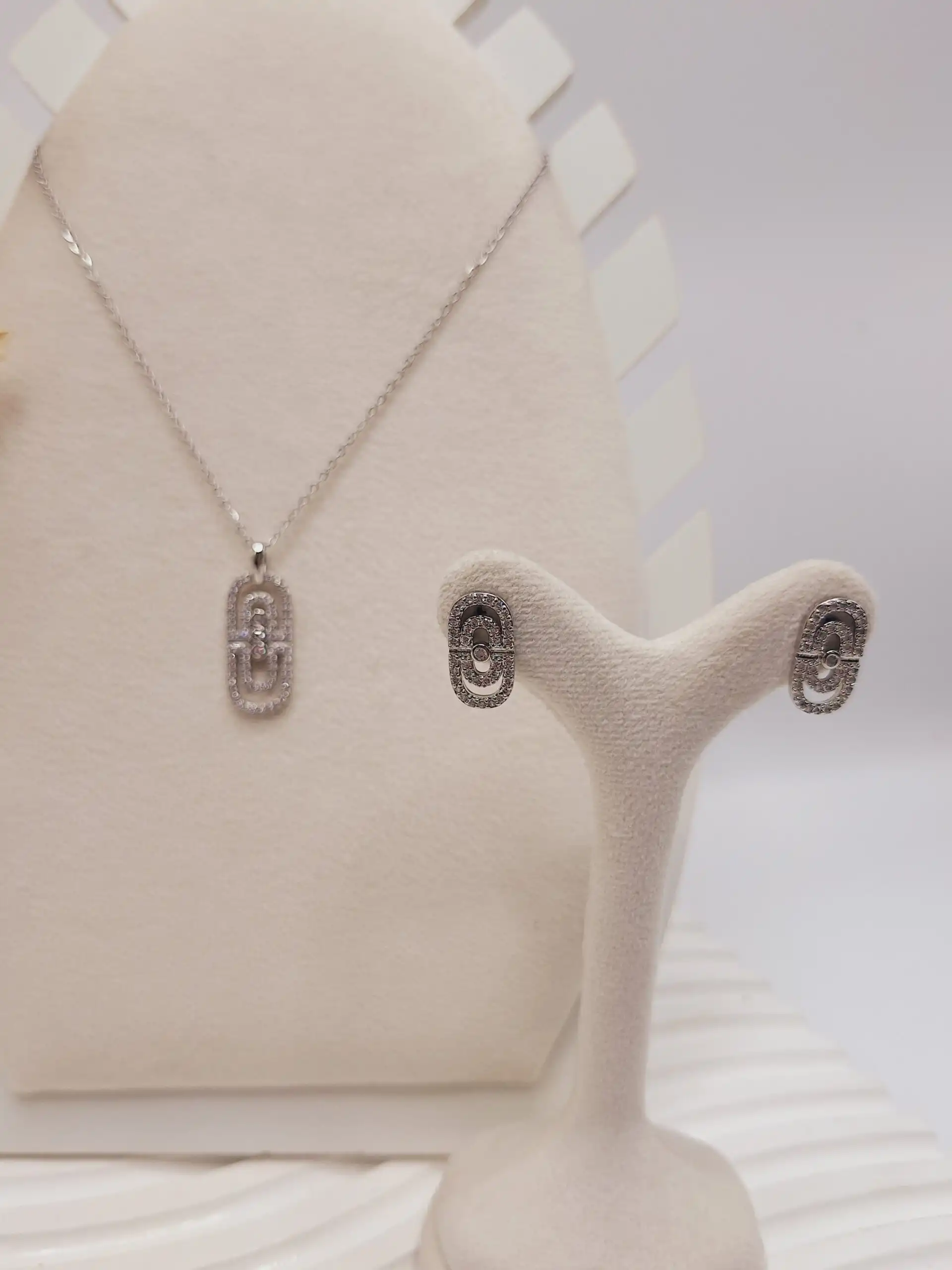 نیم ست نگین دار طرح قفلی نقره ای