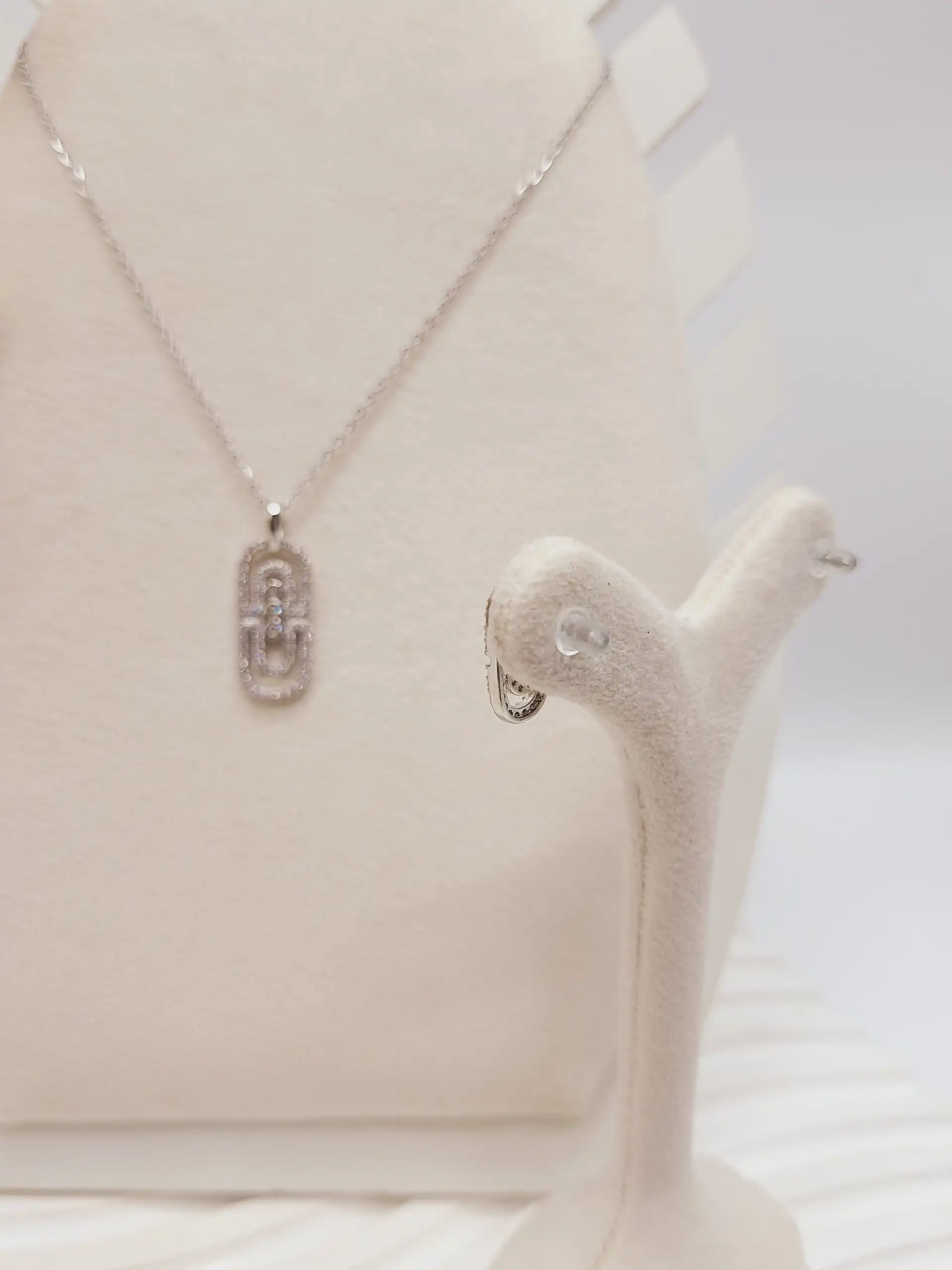 نیم ست نگین دار طرح قفلی نقره ای