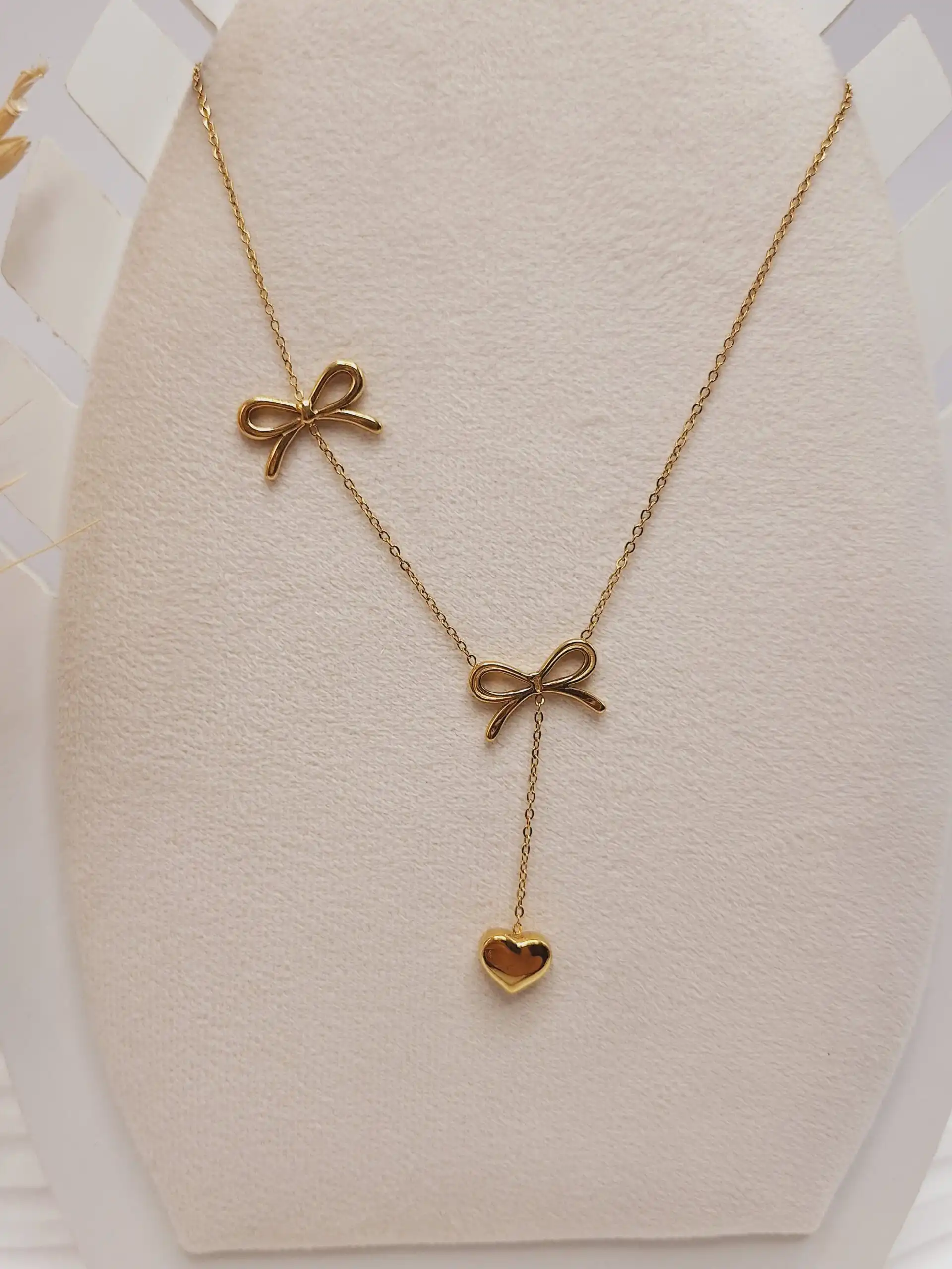 گردنبند طرح پاپیون و آویز دار قلب طلایی