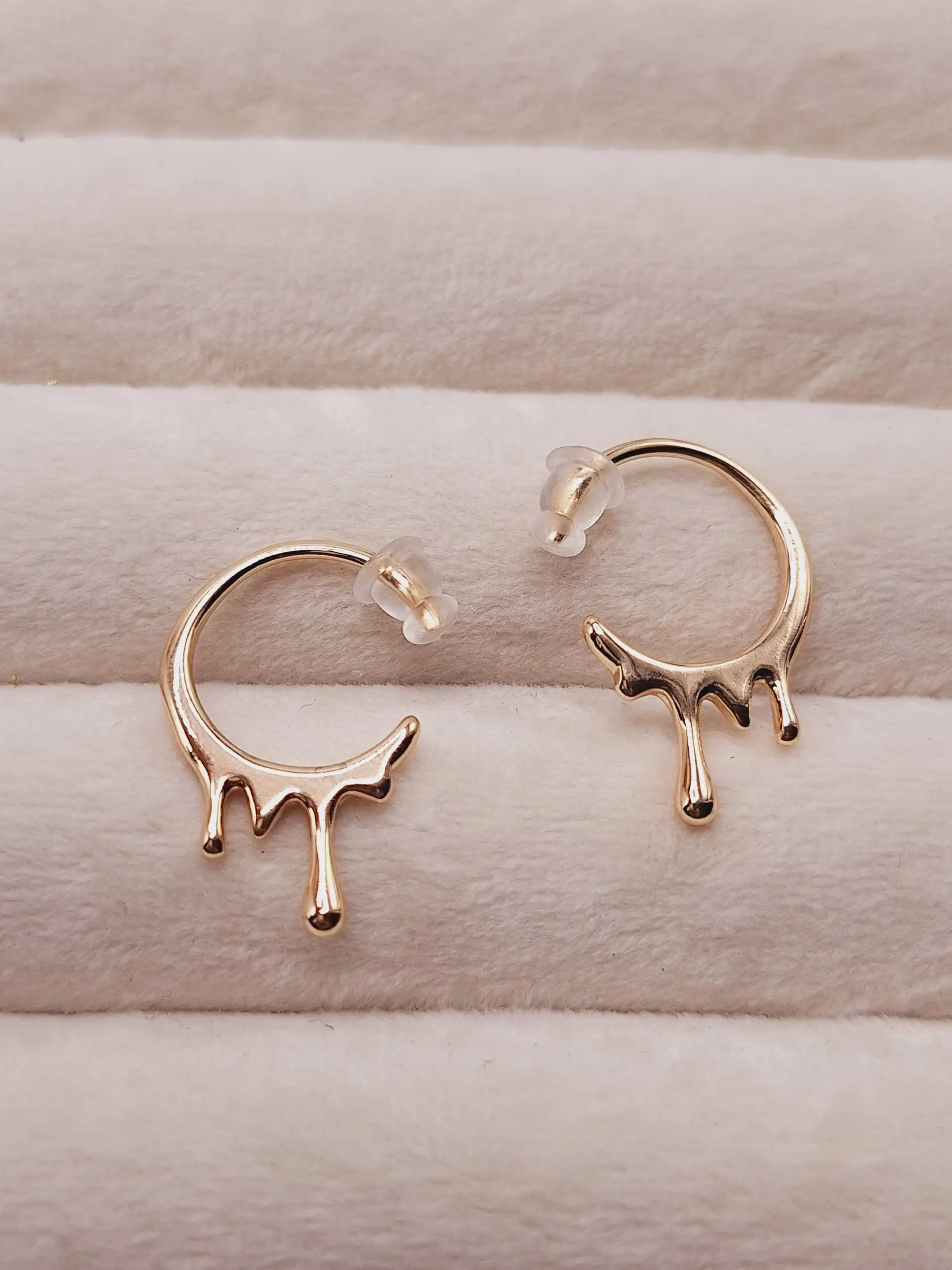 گوشواره ژوپینگ طرح قطره چکیده طلایی