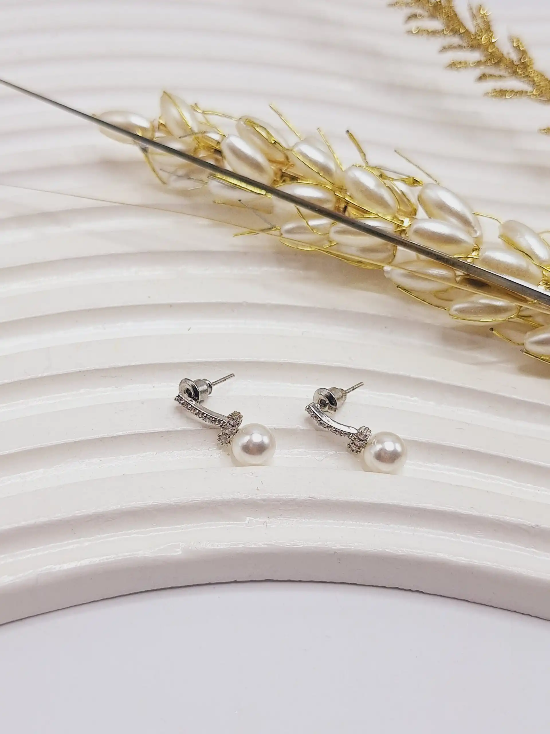 گوشواره مراوریدی میخی رنگ نقره ای کد 05007