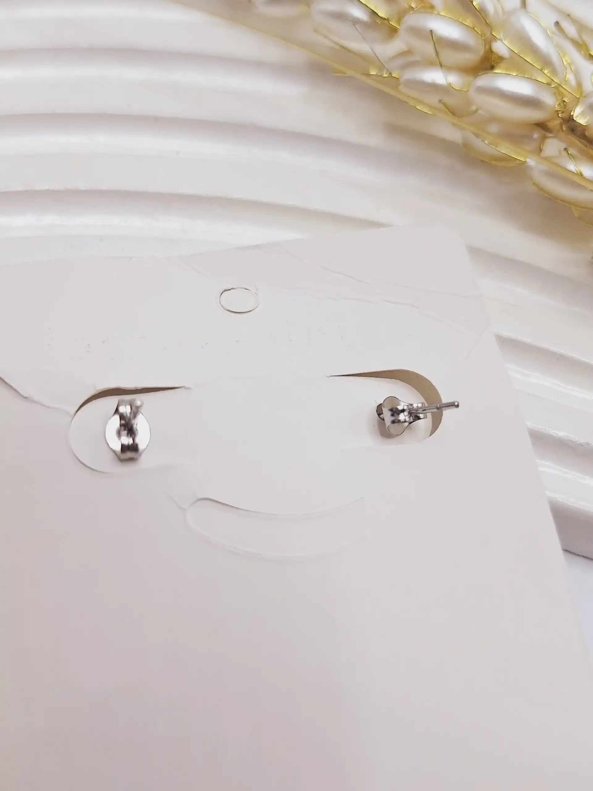 گوشواره تیفانی نگین دار تک رنگ نقره ای