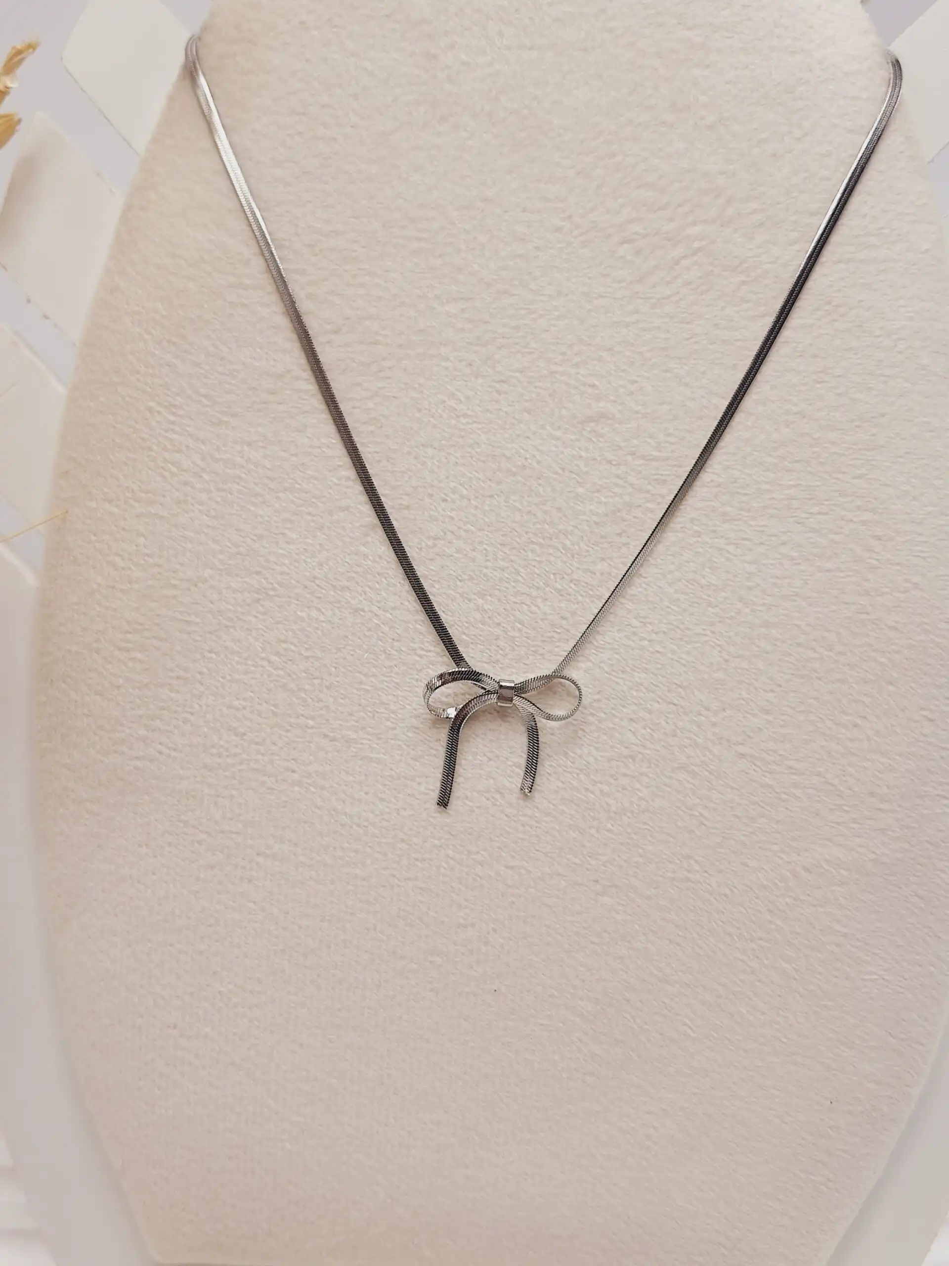 گردنبند ماری طرح پاپیون نقره ای