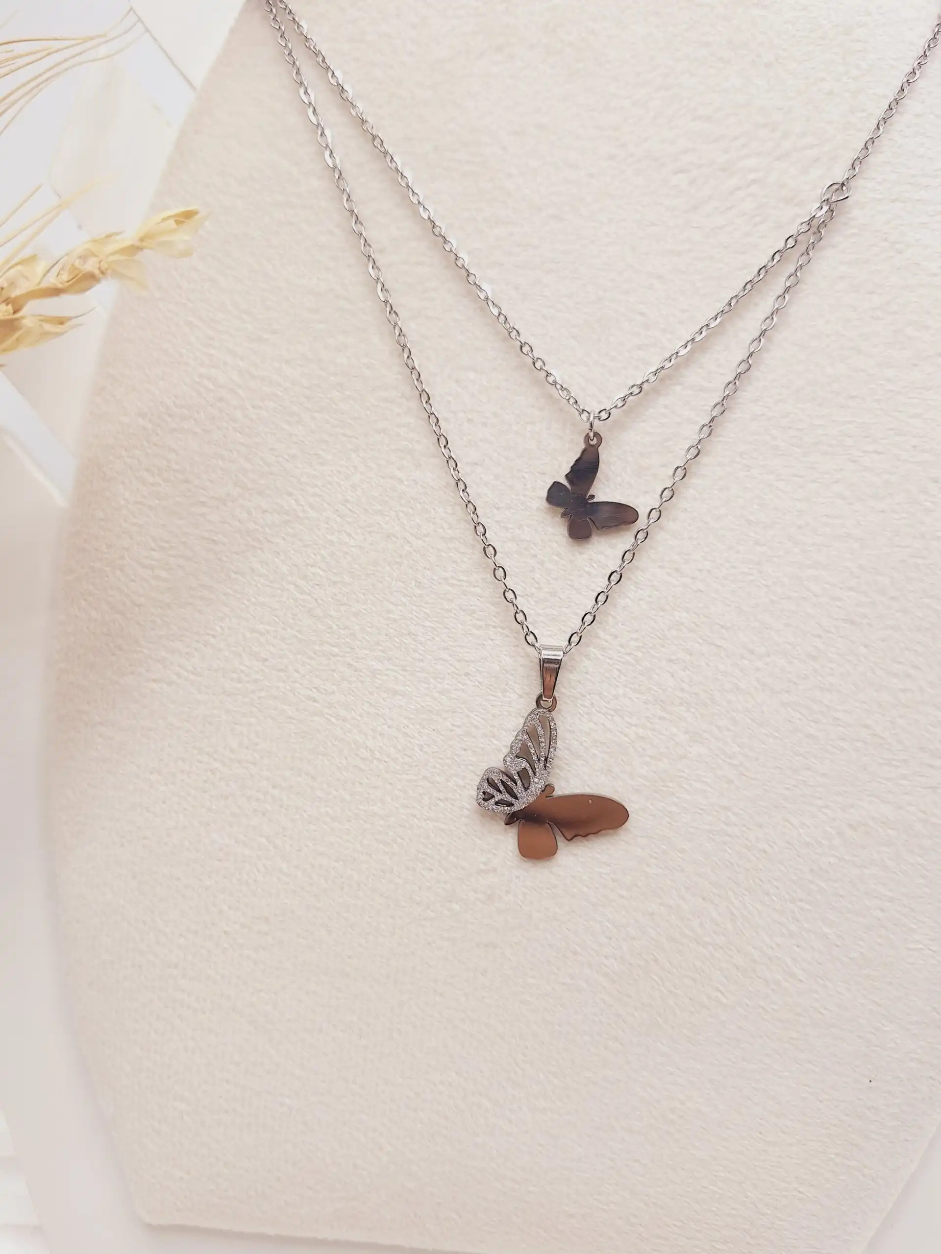 ست گوشواره و گردنبند 2 لاین طرح پروانه مخرج کاری نقره ای استیل