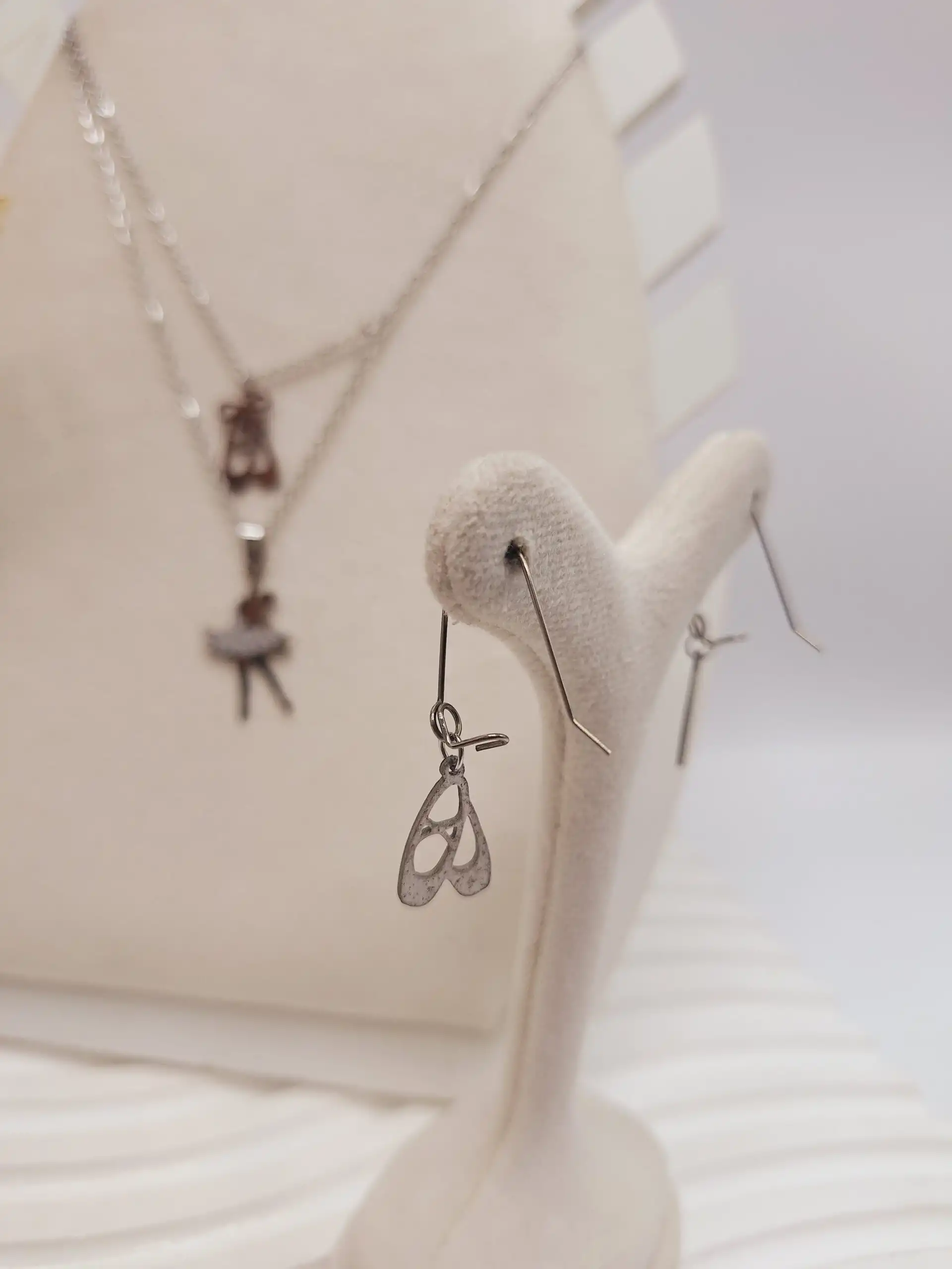 ست گوشواره و گردنبند 2 لاین طرح بالرین نقره ای استیل