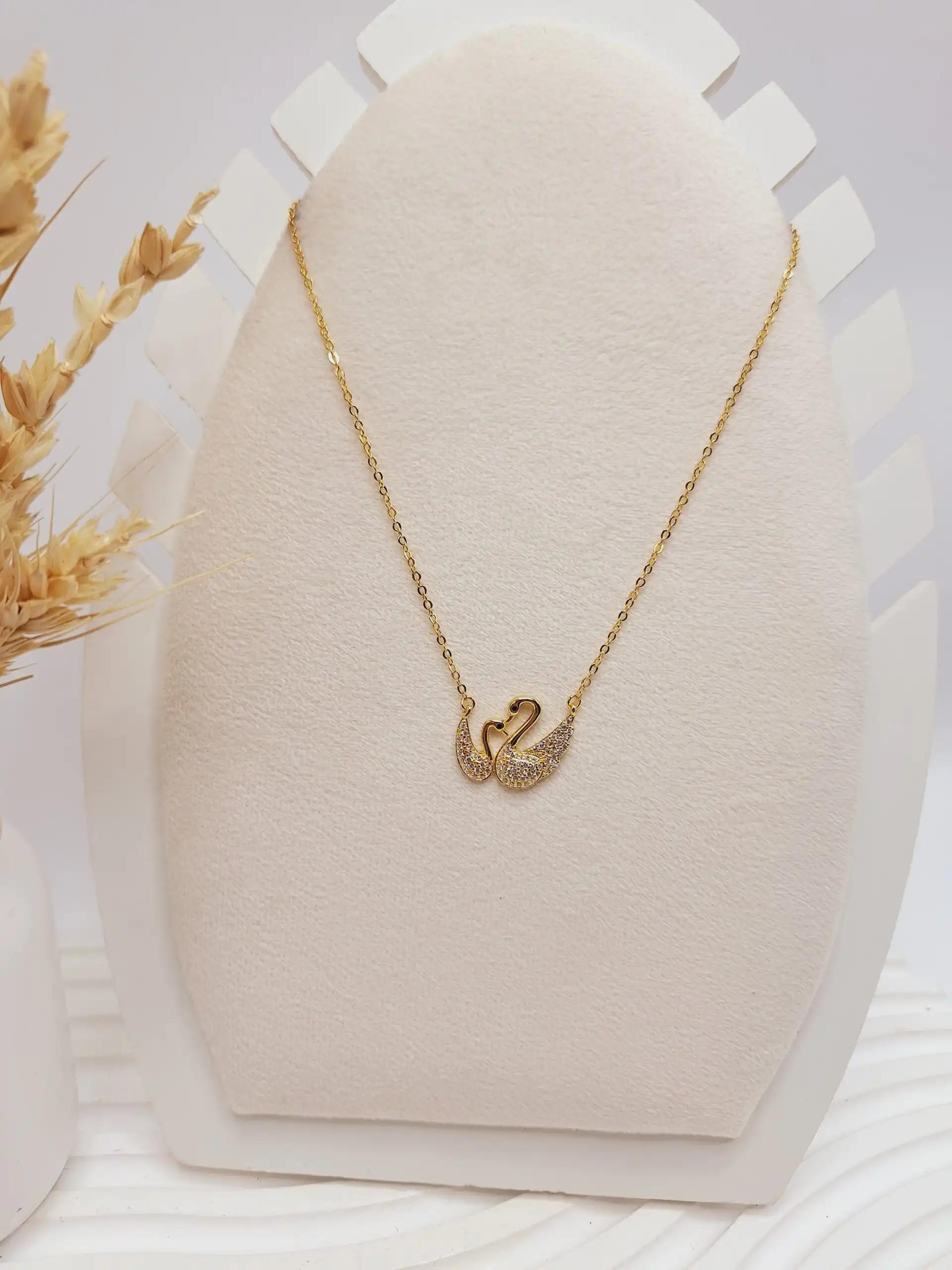 ست گوشواره و گردنبند طرح قو طلایی نگین دار آبکاری برنجی