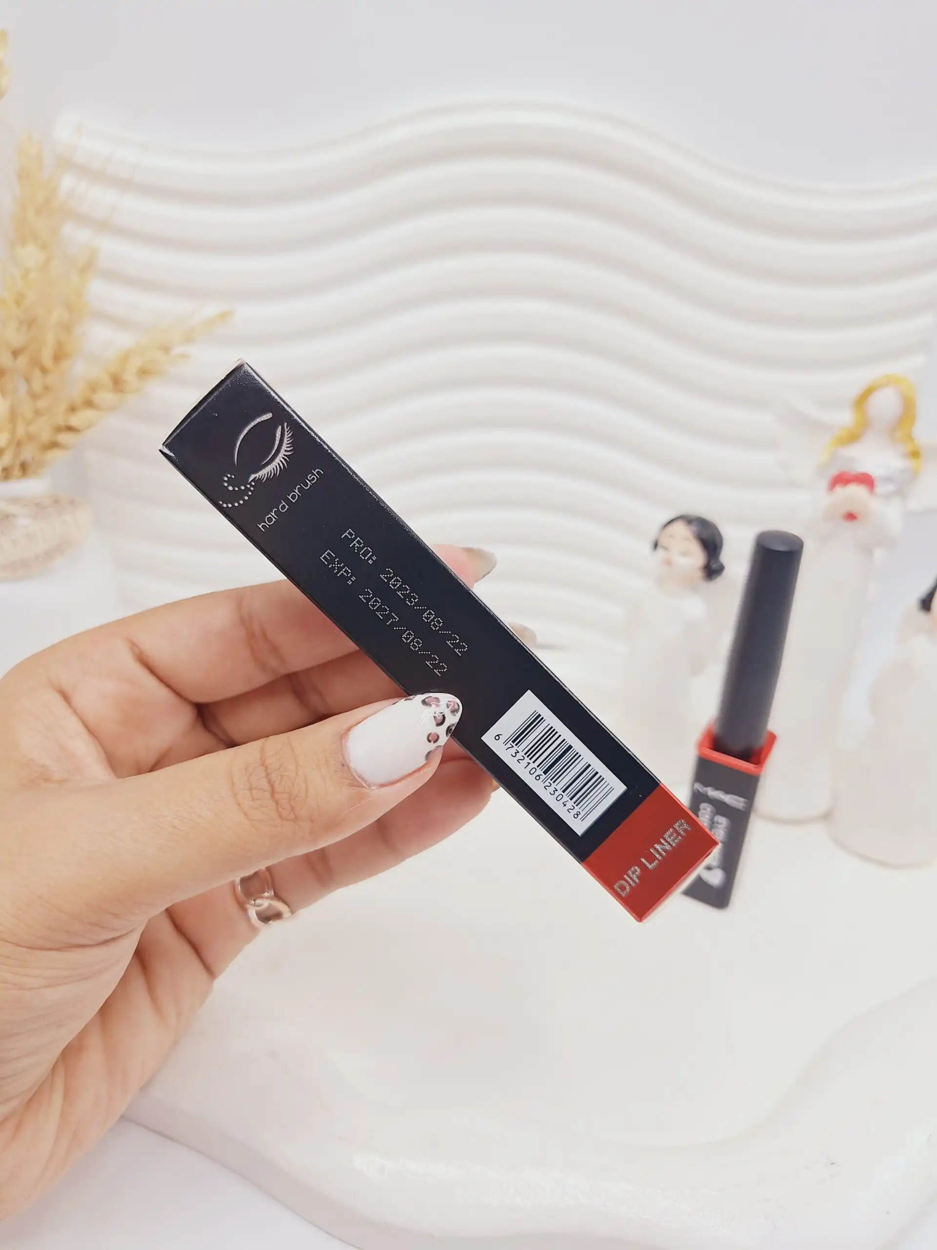 خط چشم مویی فوق العاده عالی برند مک کد 0428